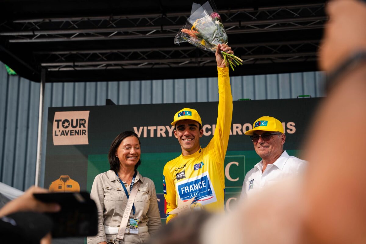 Maxime Decomble é o novo camisola amarela do Tour de l'Avenir