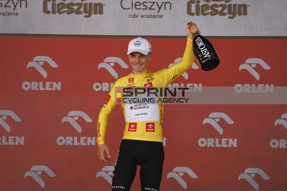 Paul Lapeira segue o camisola amarela do Tour de Pologne (Foto: Alessandro Perrone/SprintCyclingAgency©2025)