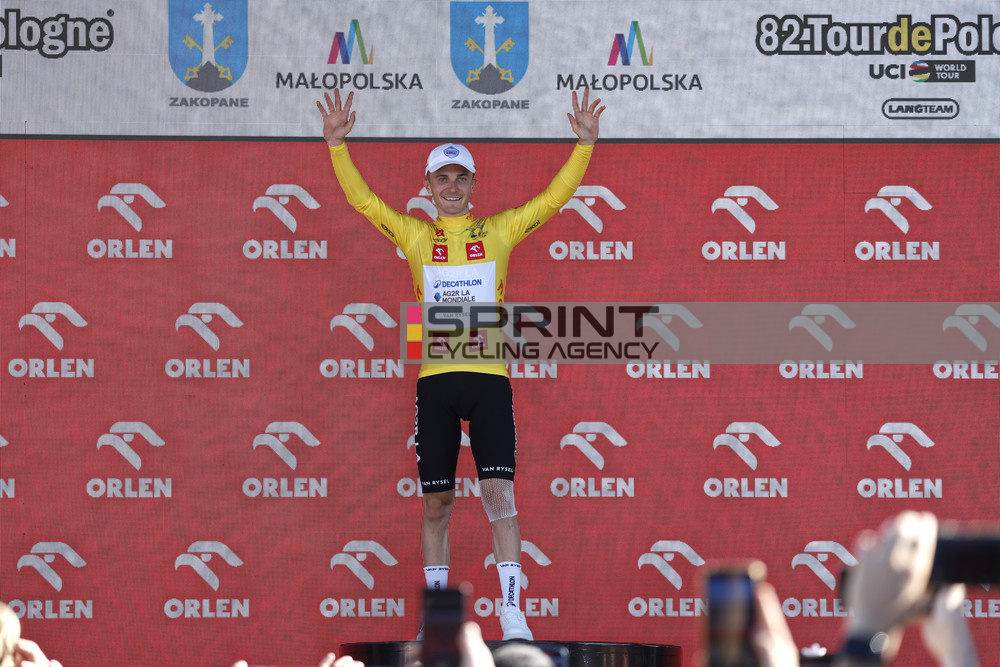 Paul Lapeira segue o camisola amarela do Tour de Pologne (Foto: Alessandro Perrone/SprintCyclingAgency©2025)