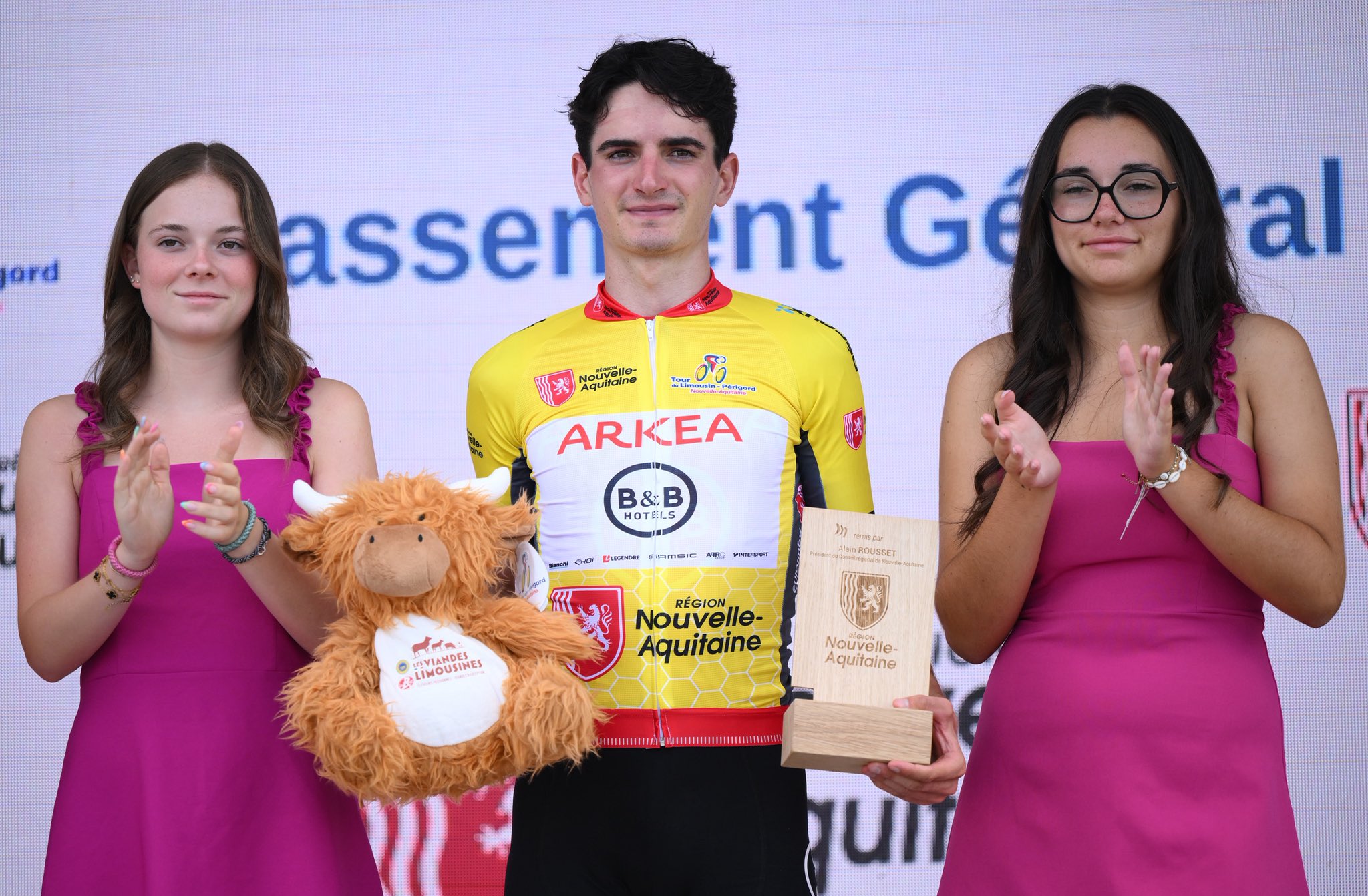 Ewen Costiou é o novo camisola amarela do Tour du Limousin