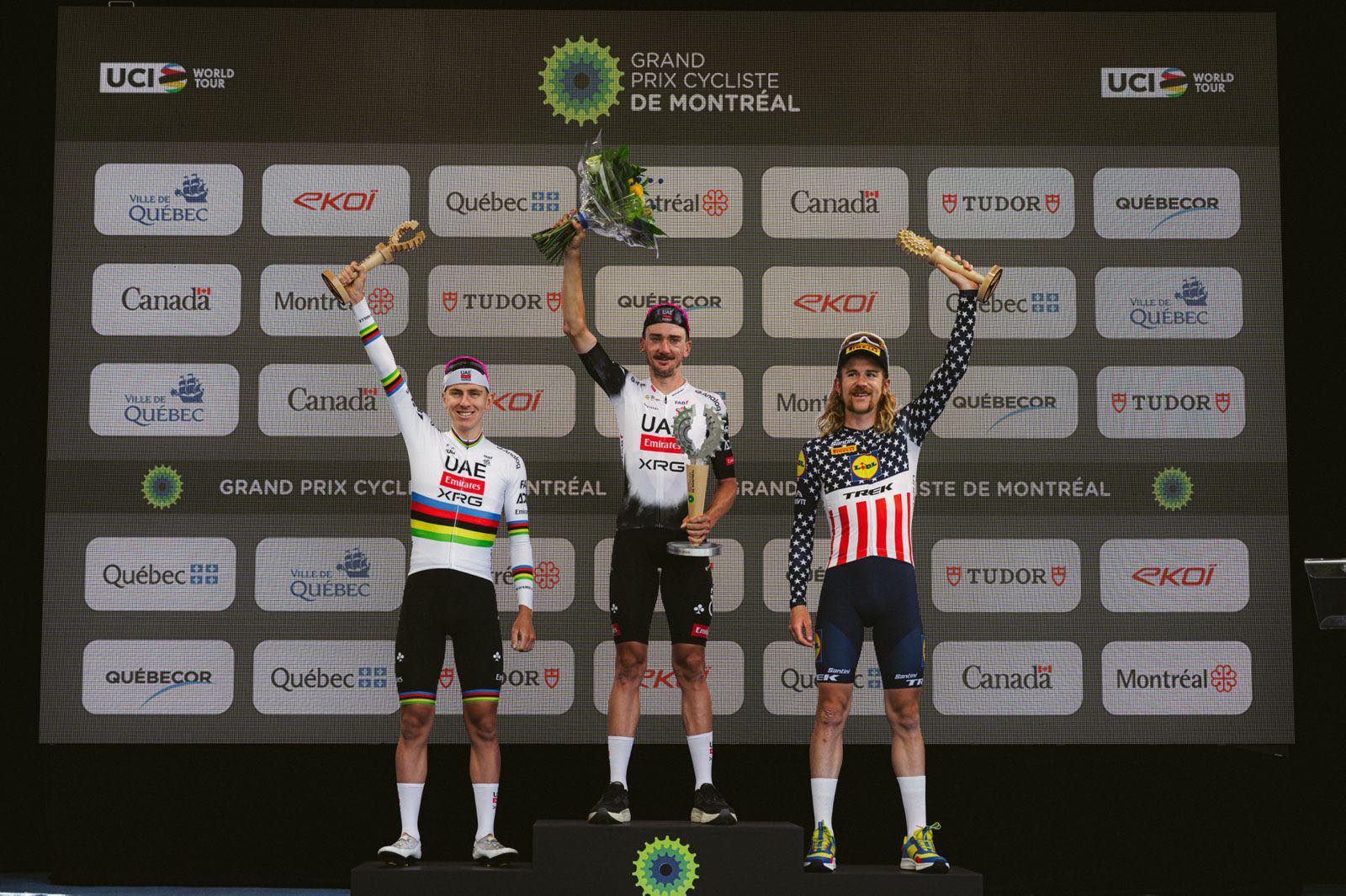 O pódio do GP Montreal com Tadej Pogacar, Brandon McNulty e Quinn Simmons (Foto: Éric Gagnon)