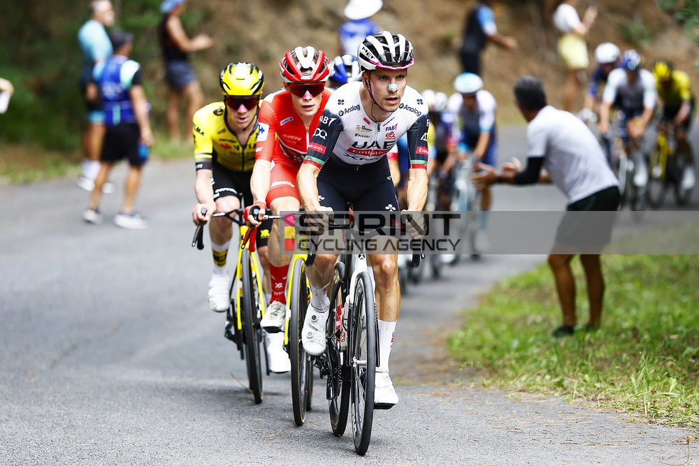 Uma das movimentações de João Almeida no Alto del Vivero (Foto: Luis Angel Gomez/SprintCyclingAgency©2025)