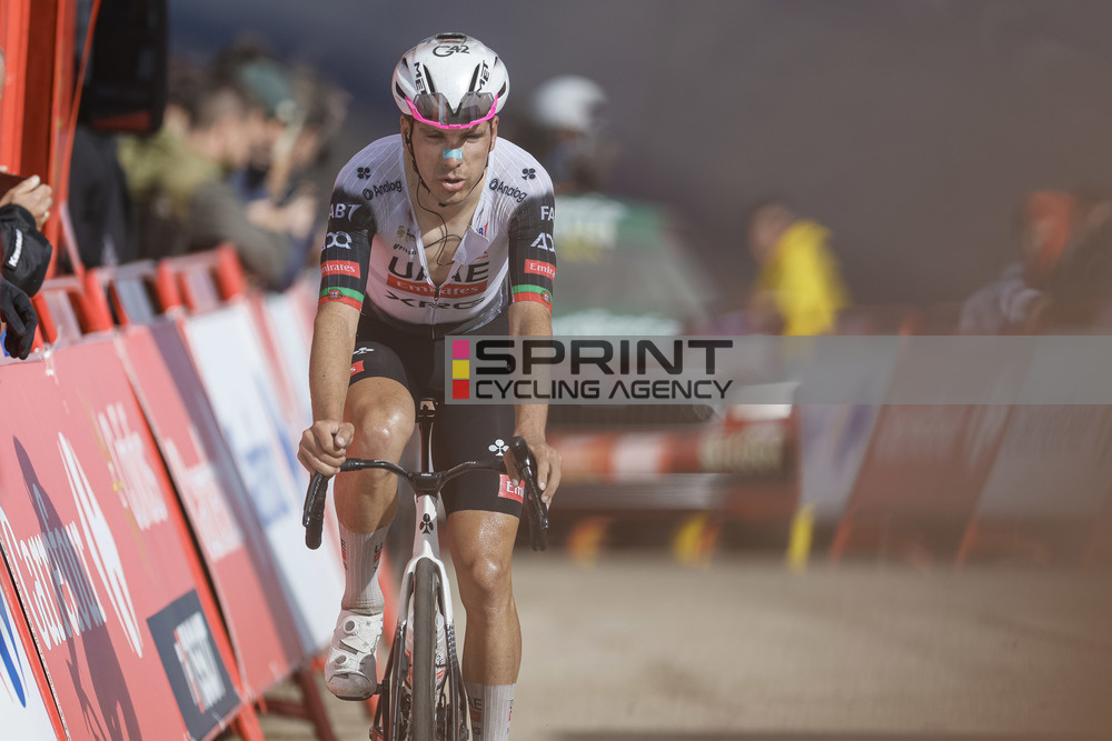 João Almeida completou o top5 da etapa 17 da La Vuelta (Foto: Rafa Gomez/SprintCyclingAgency©2025)