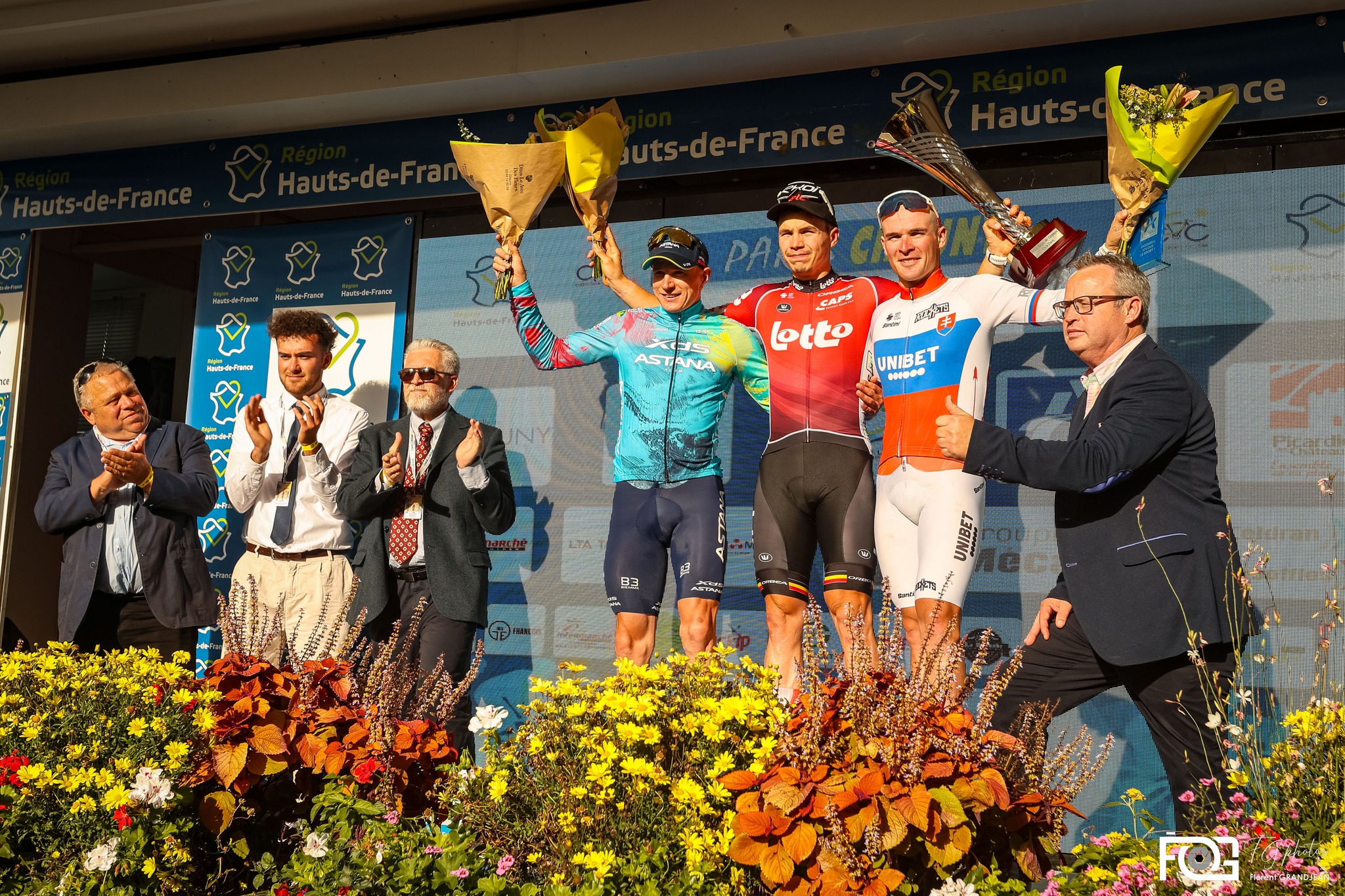 O pódio da Paris-Chauny com Max Kanter, Arnaud De Lie e Lukas Kubis