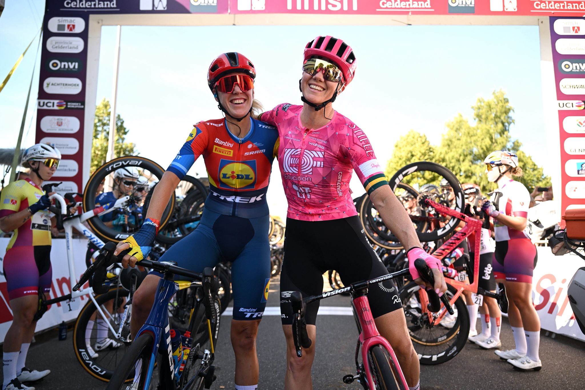 Ellen van Dijk e Sarah Roy encerraram hoje a carreira como ciclista profissional!