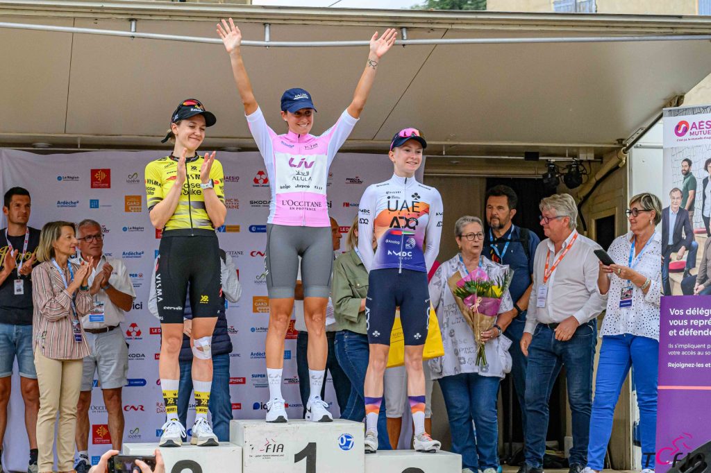 O pódio do Tour Feminin l'Ardeche com Femke De Vries, Monica Colonel e Maeva Squiban
