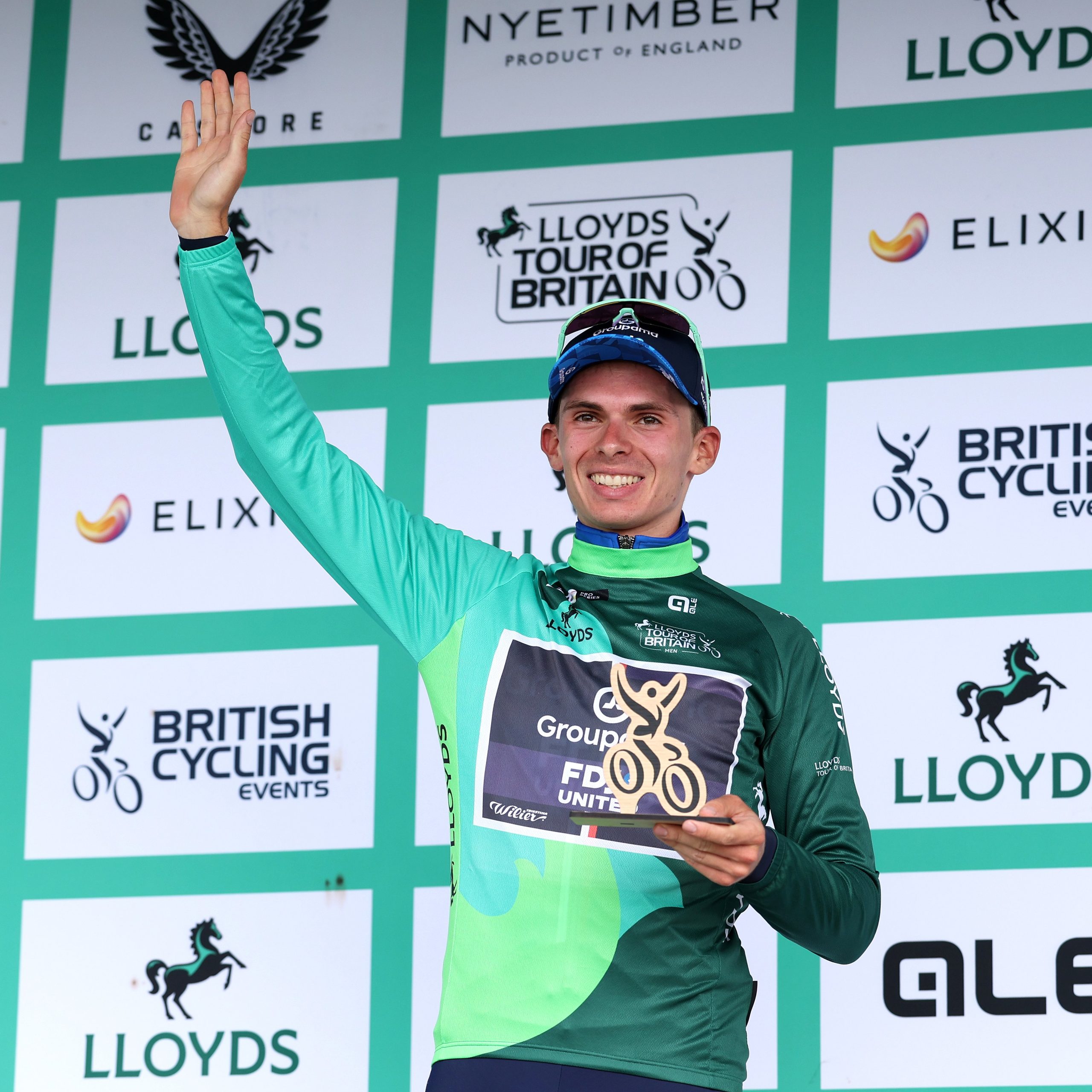 Romain Grégoire segue o camisola verde do Tour of Britain
