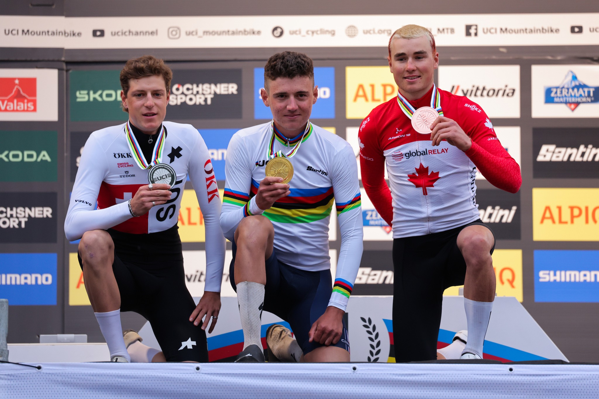 O pódio dos Sub-23 masculinos com Finn Treudler, Adrien Boichis e Cole Punchard (Foto: UCI)