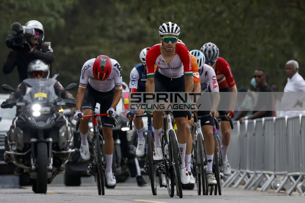 Ivo Oliveira na fuga do dia na prova de fundo dos Campeonatos do Mundo de Kigali (Foto: Luca Bettini/SprintCyclingAgency©2025)