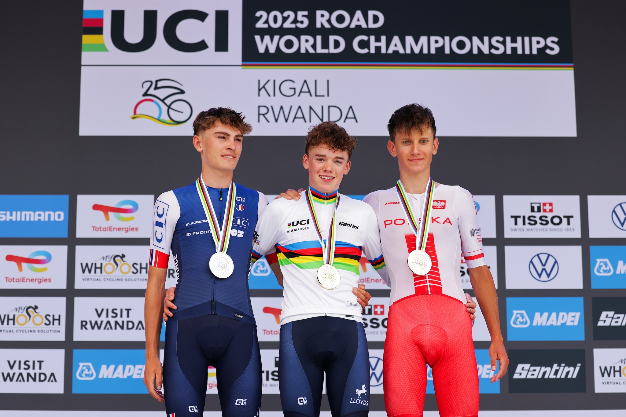 O pódio da prova de fundo dos Juniores masculinos dos Campeonatos do Mundo de Kigali com Johan Blanc, Harry Hudson e Janek Jackowiak (Foto: UCI)