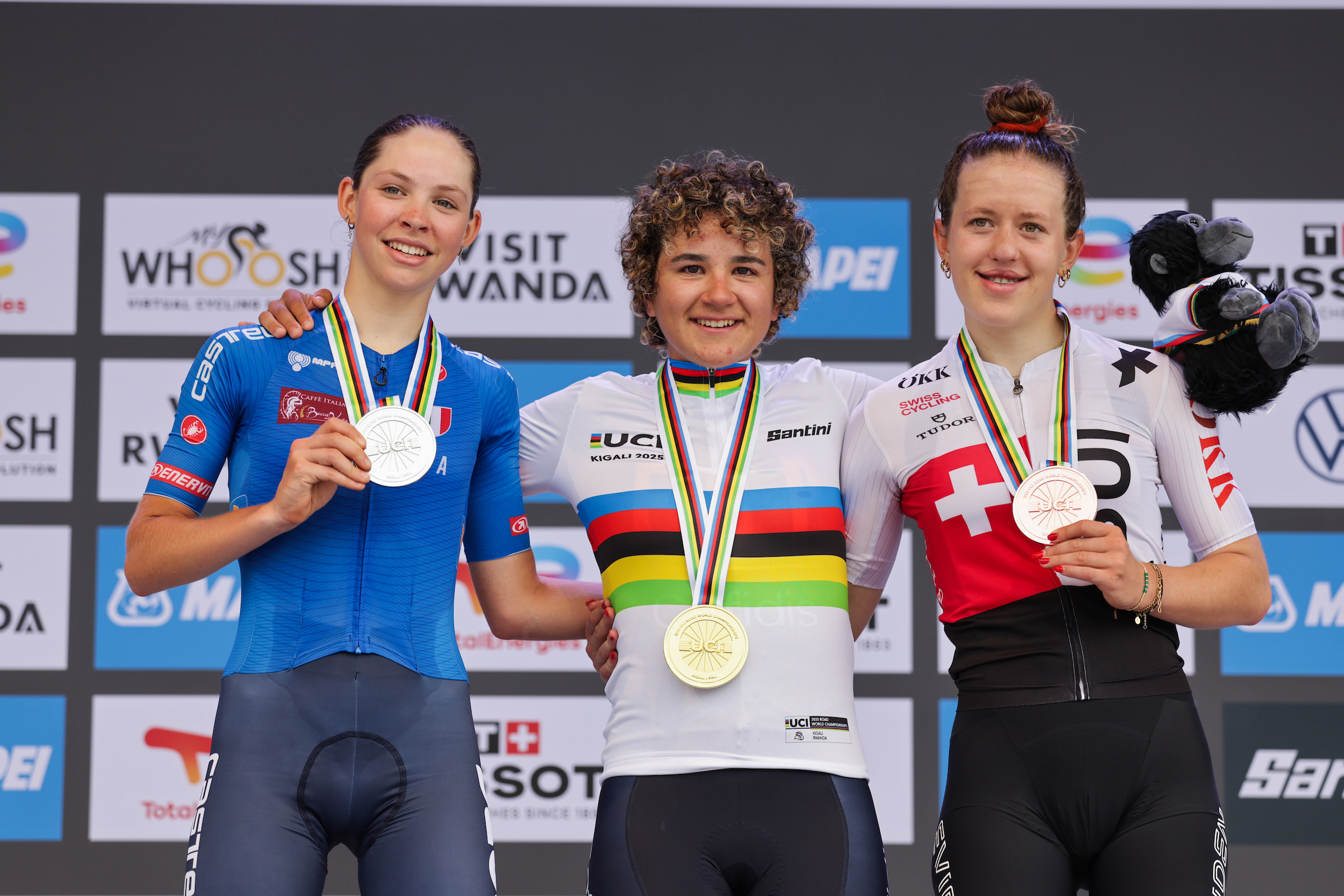 O pódio da prova de fundo das juniores femininas nos Campeonatos do Mundo de Kigali com Chantal Pegolo, Paula Ostiz e Anja Grossmann