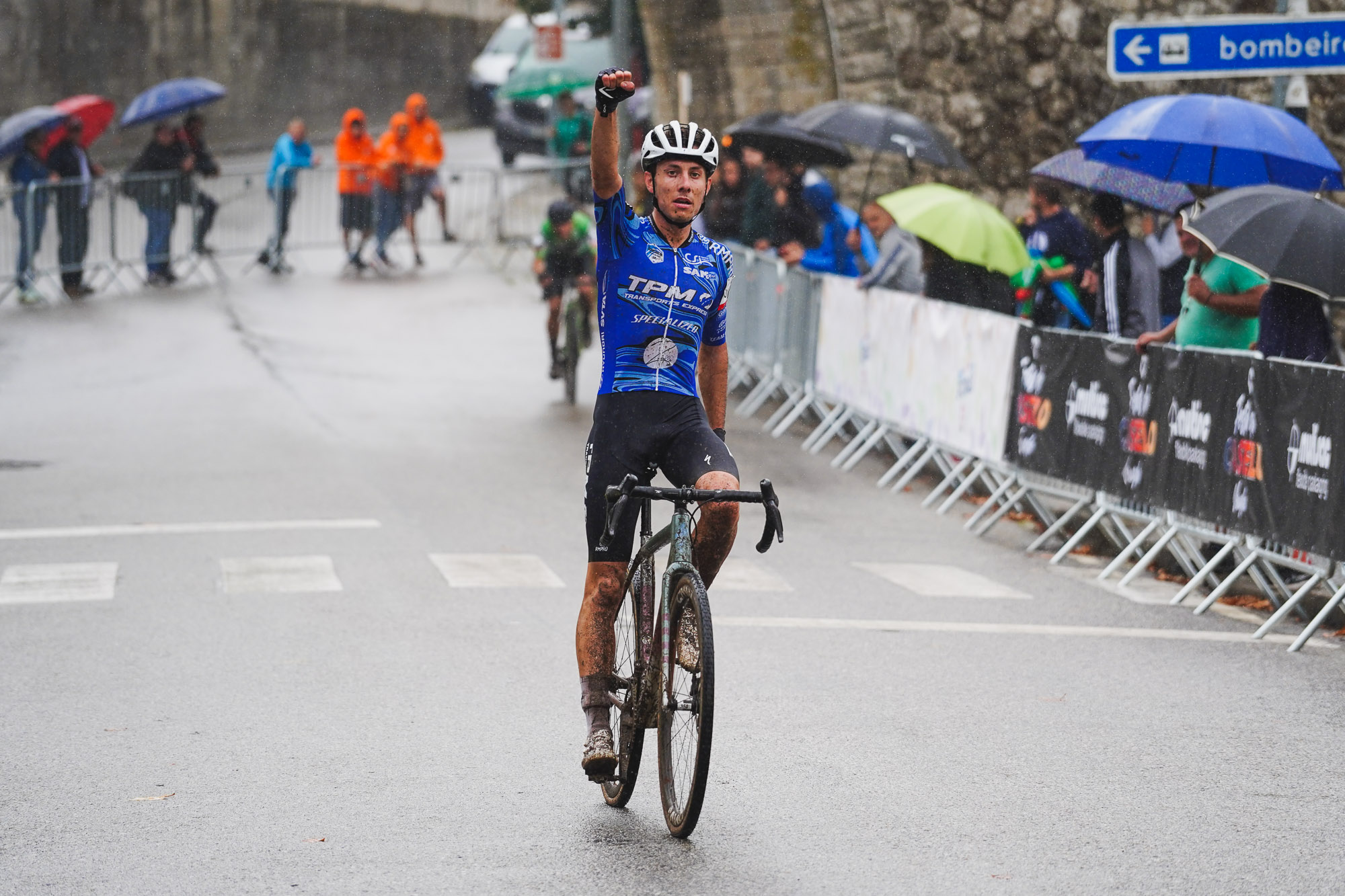 Timothé Gabriel estreou-se a vencer nesta edição da Taça de Portugal de Ciclocrosse