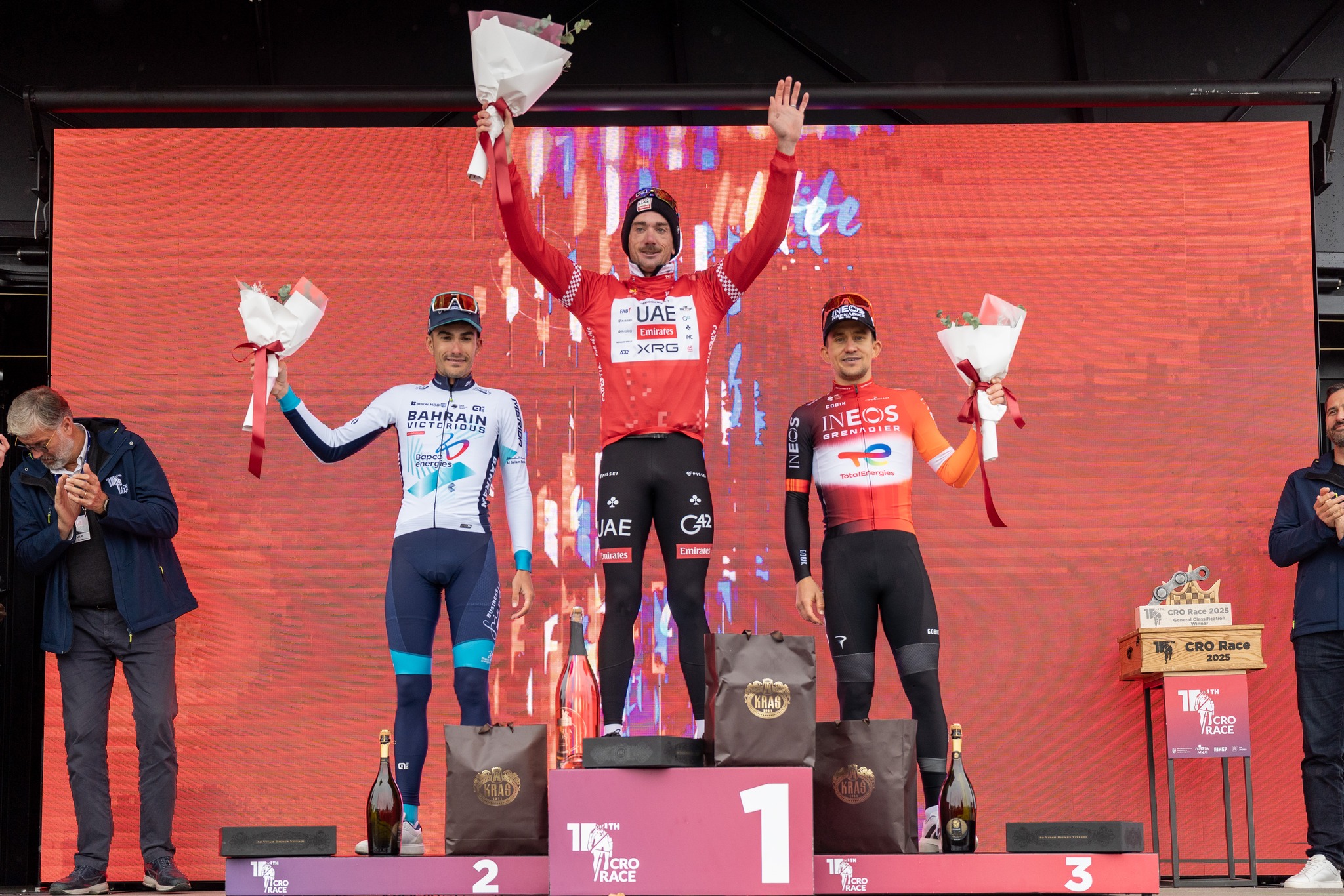 O pódio da CRO Race com Edoardo Zambanini, Brandon McNulty e Michal Kwiatkowski (Foto: CRO Race)