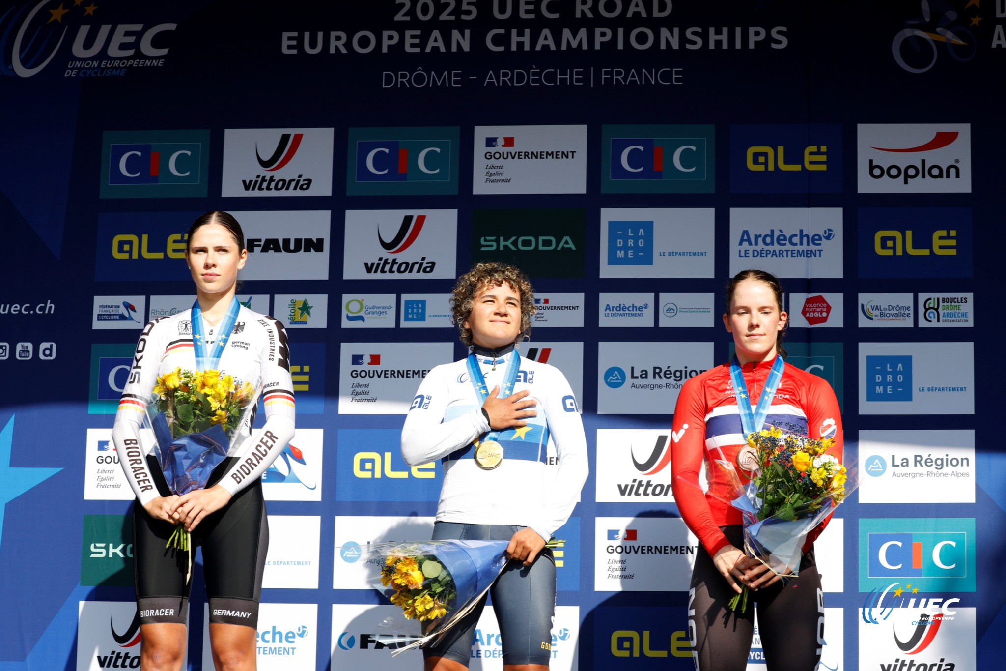 O pódio do contrarrelógio das juniores femininas nos Campeonatos da Europa com Magdalena Leis, Paula Ostiz e Oda Gissinger