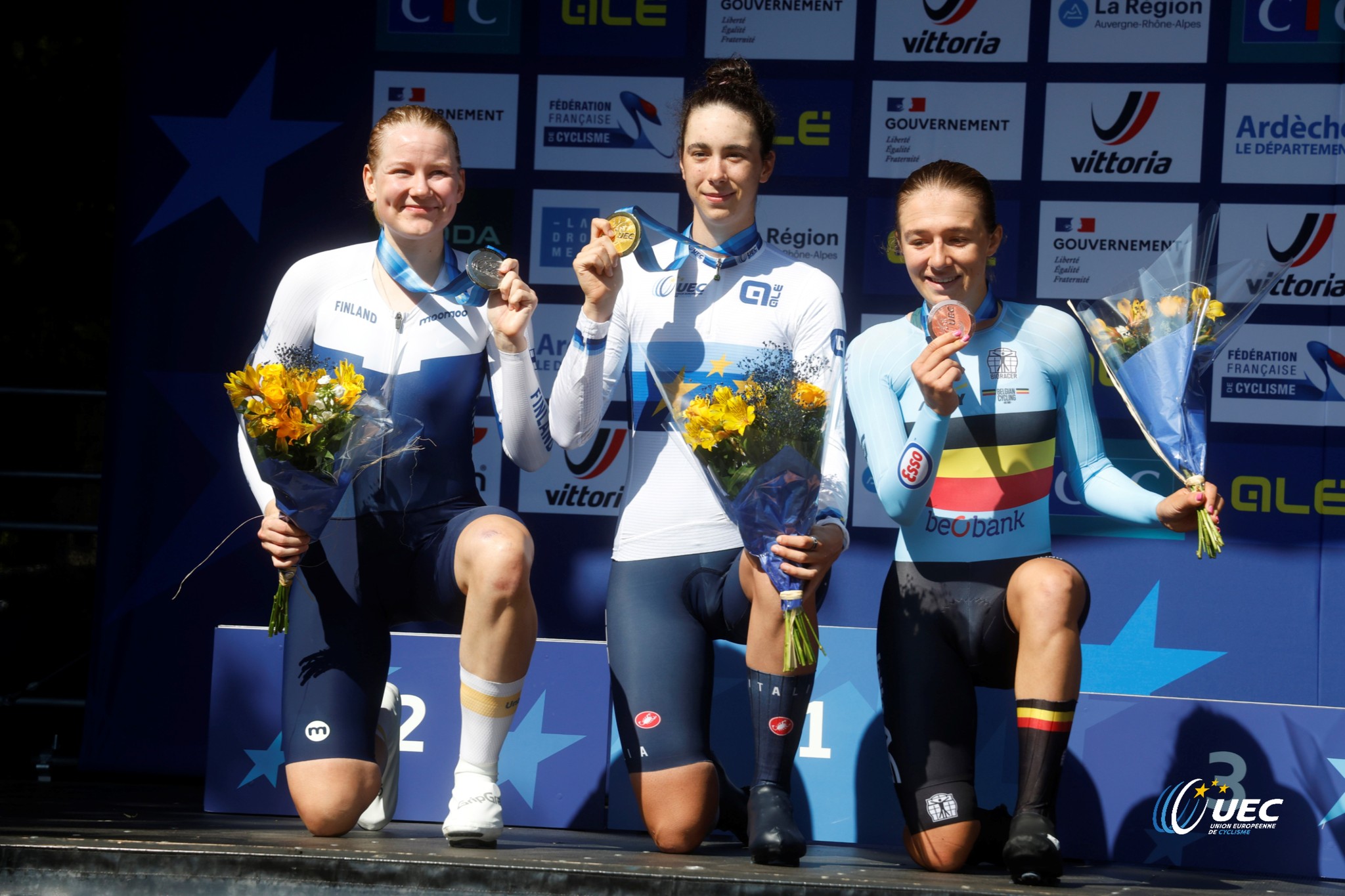 O pódio do contrarrelógio dos Sub-23 femininas nos Campeonatos da Europa com Anniina Ahtosalo, Federica Venturelli e Luca Vierstraete