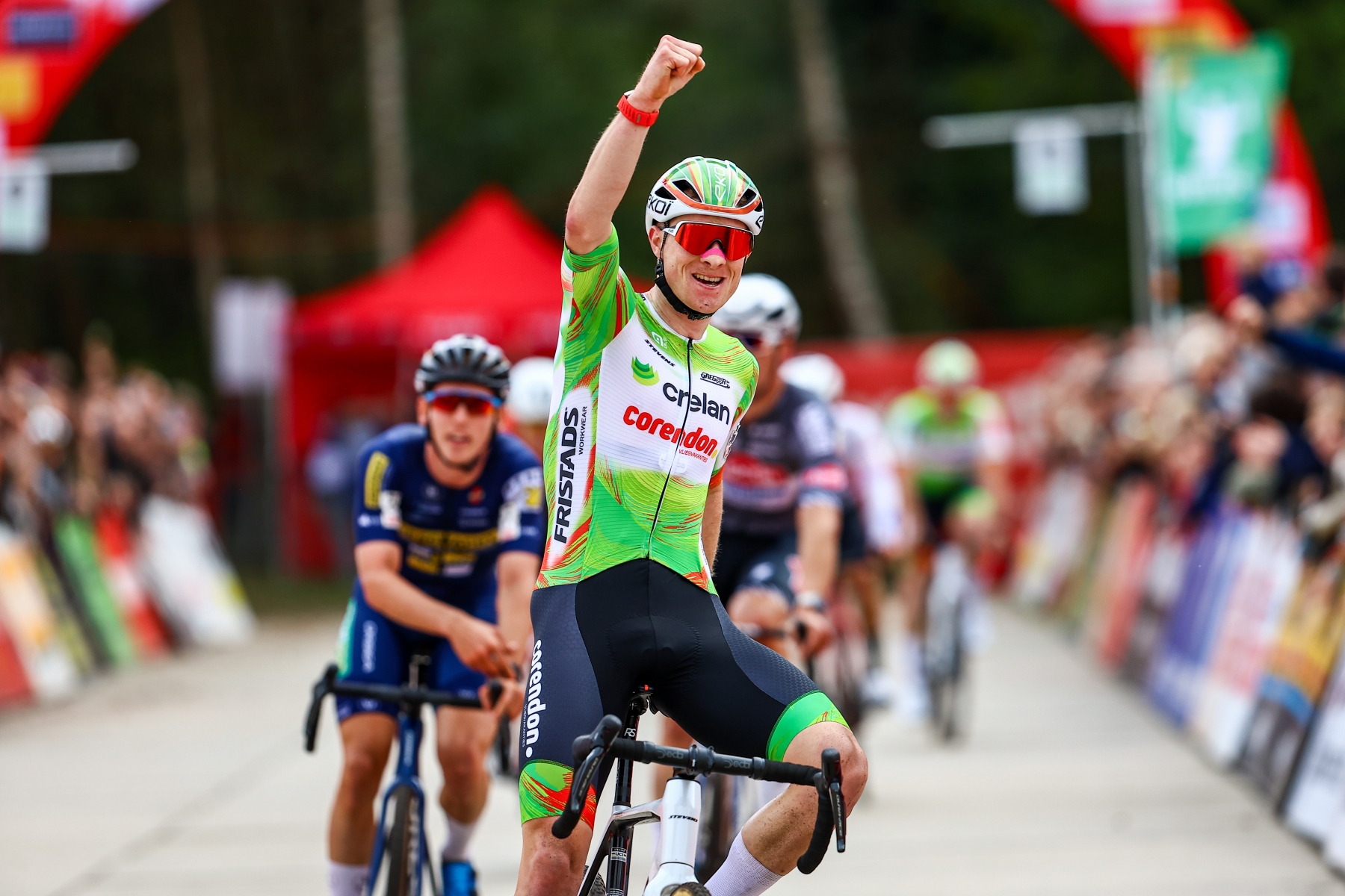 Toon Vandebosch conquistou o seu primeiro triunfo como Elite no Exact Cross de Essen