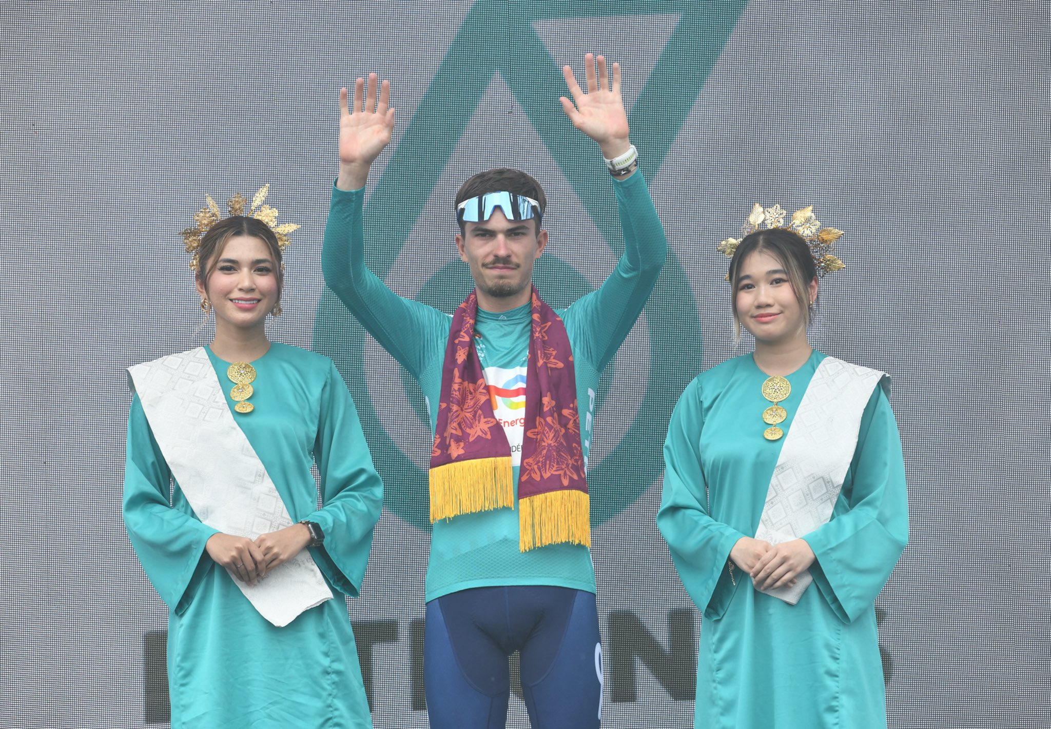 Joris Delbove segue o camisola azul do Tour de Langkawi (Foto: Team TotalEnergies)