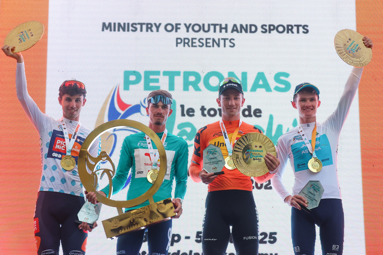 O pódio do Tour de Langkawi com Patrick Eddy, Joris Delbove, Erlend Blikra e Nicolas Vinokurov (Foto: Tour de Langkawi)