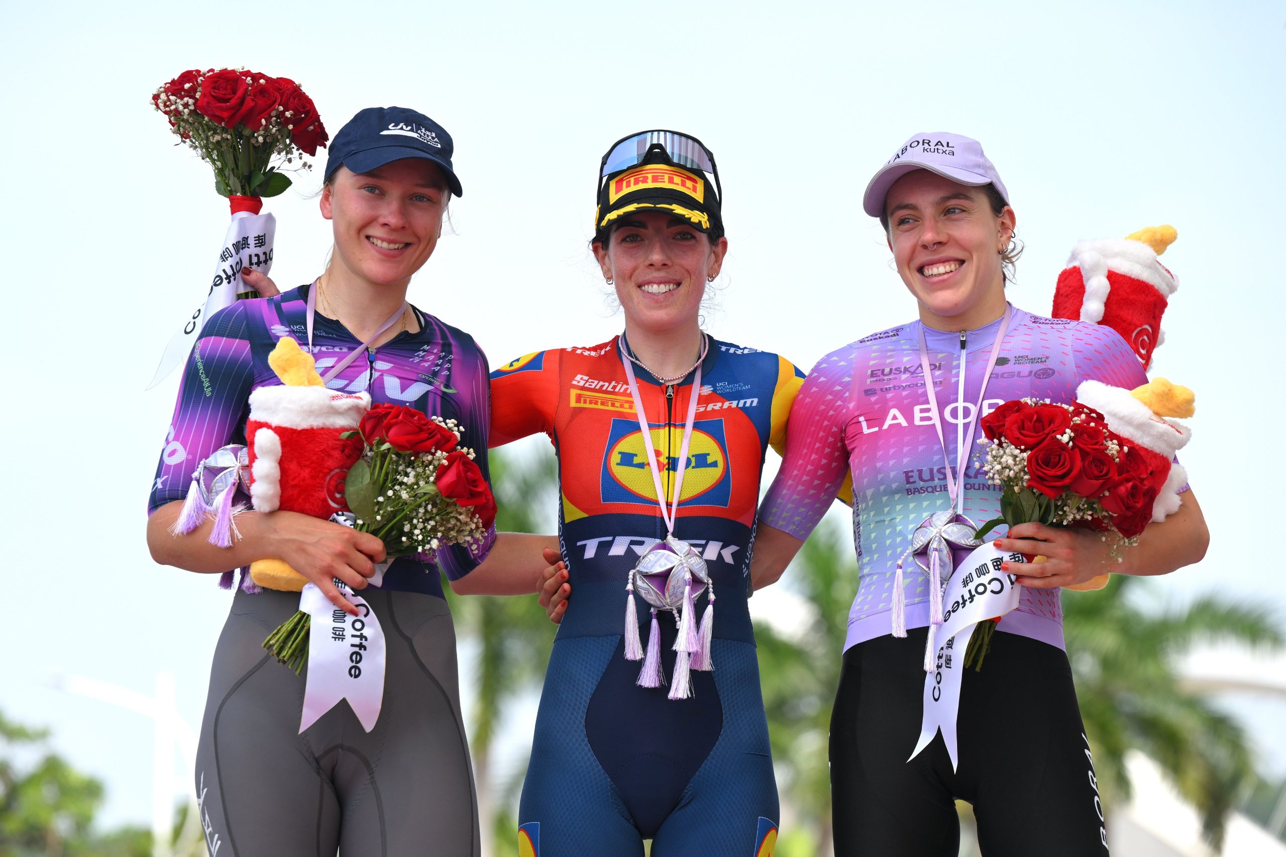 O pódio do Tour of Guangxi feminino com Caroline Andersson, Anna Henderson e Usoa Ostolaza