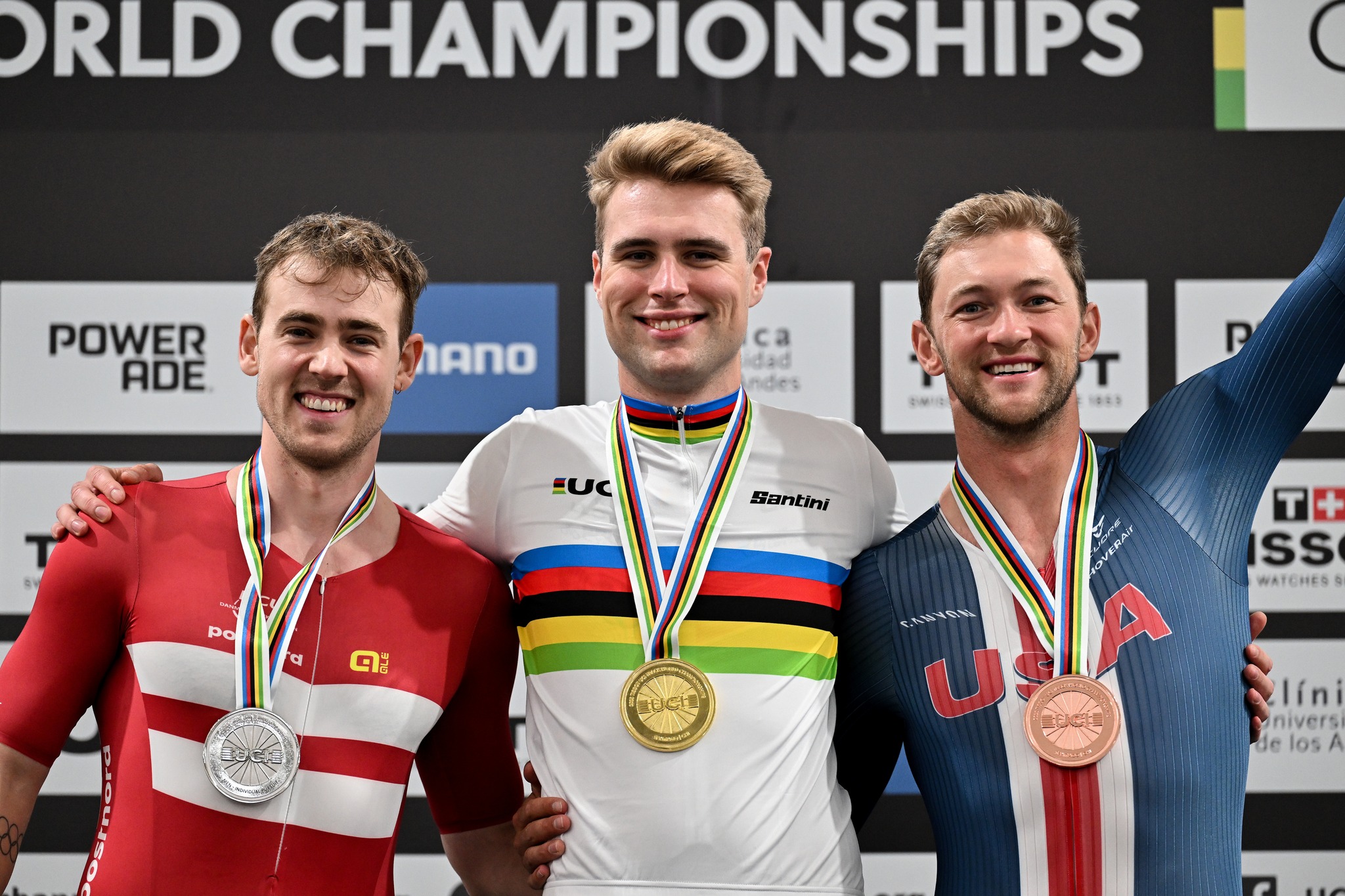 O pódio da Perseguição Individual Masculina com Rasmus Pedersen, Josh Charlton e Anders Johnson