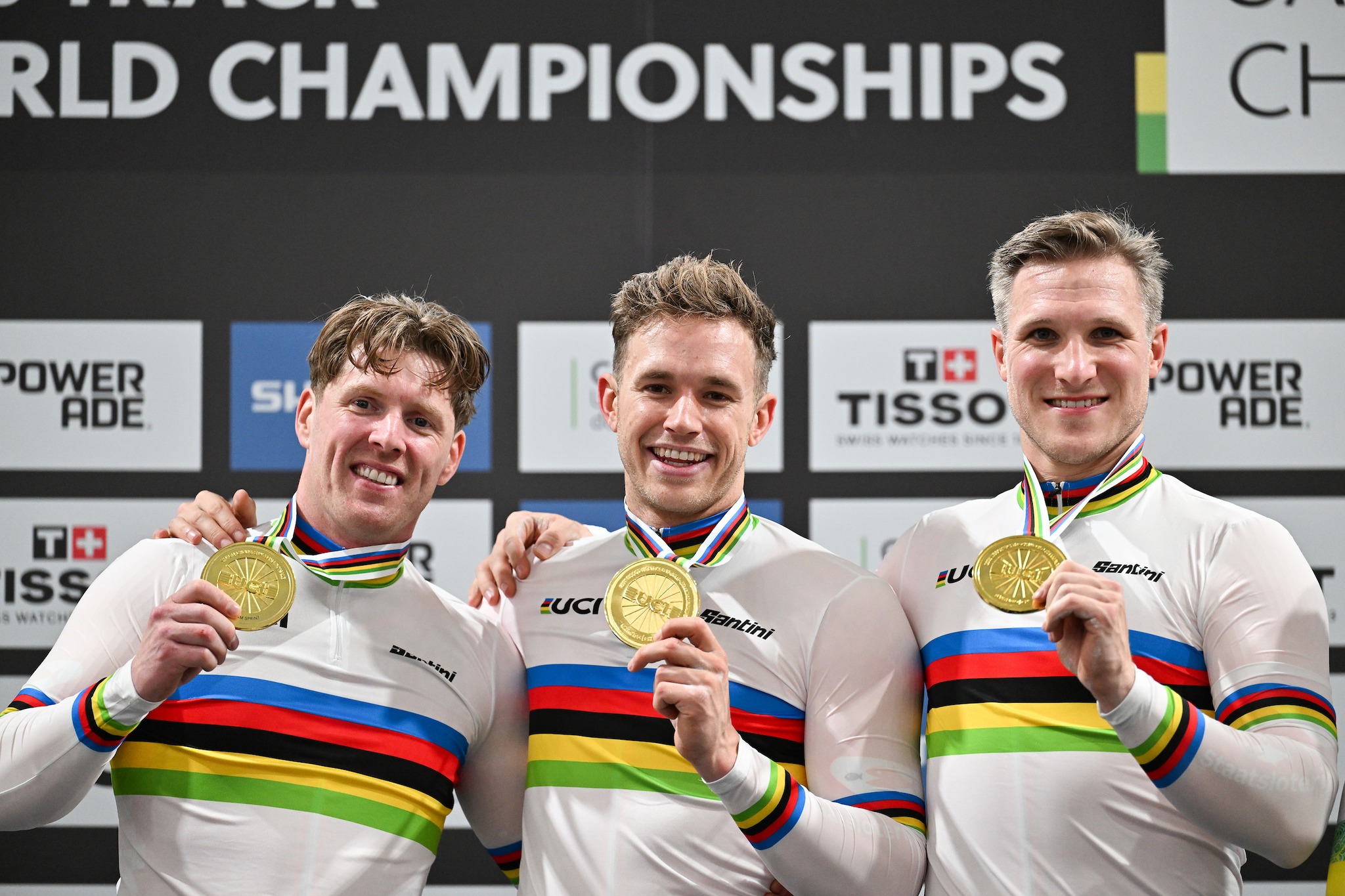 Roy van den Berg, Harrie Lavreysen e Jeffrey Hoogland deram novo Ouro aos Países Baixos nos Campeonatos do Mundo (Foto: UCI)