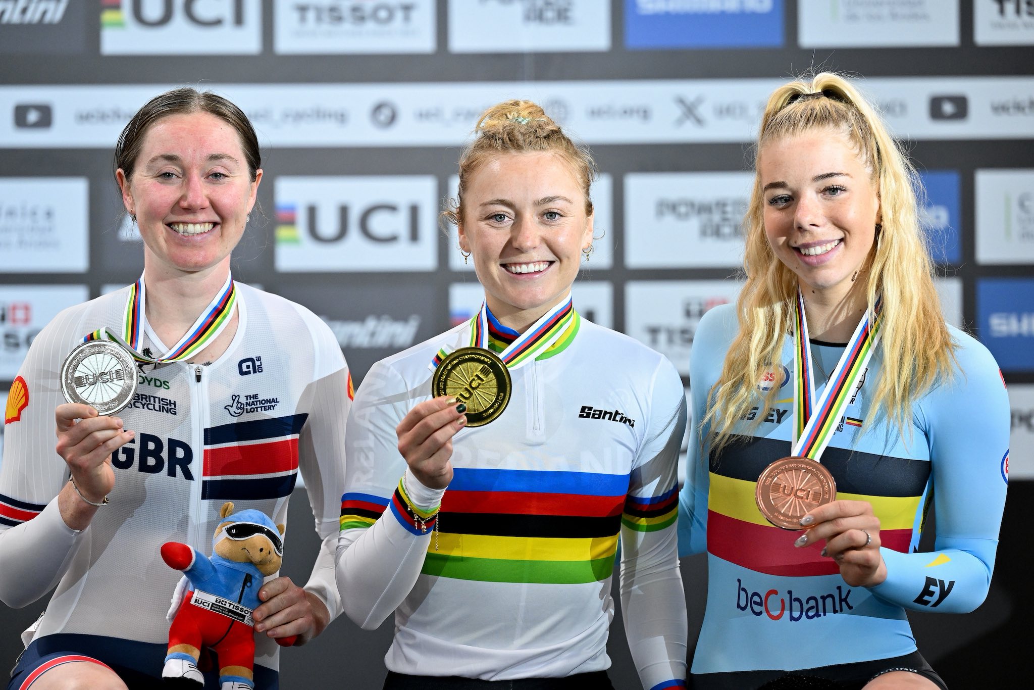 O pódio da Eliminação feminina com Katie Archibald, Lara Gillespie e Helene Hesters