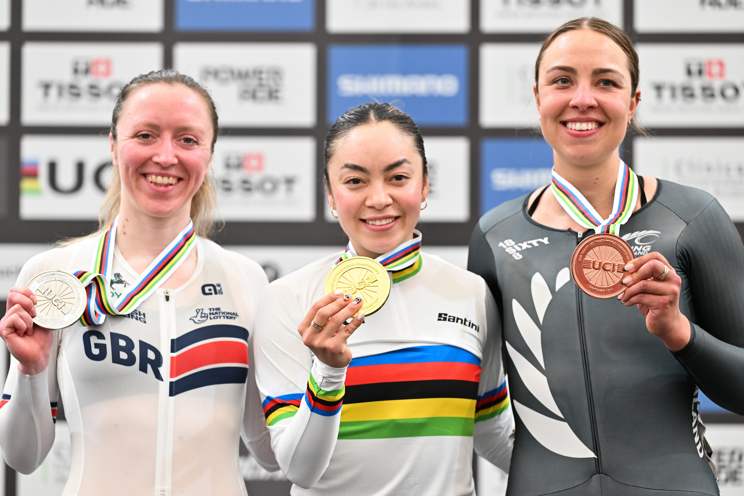 O pódio da Corrida por Pontos feminina com Anna Morris, Yareli Acevedo e Bryony Botha (Foto: UCI)