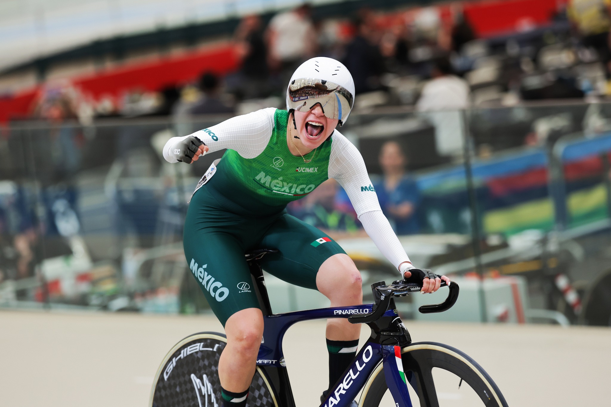 Yareli Acevedo surpreendeu ao conquistar o Ouro na Corrida por Pontos em Santiago (Foto: UCI)