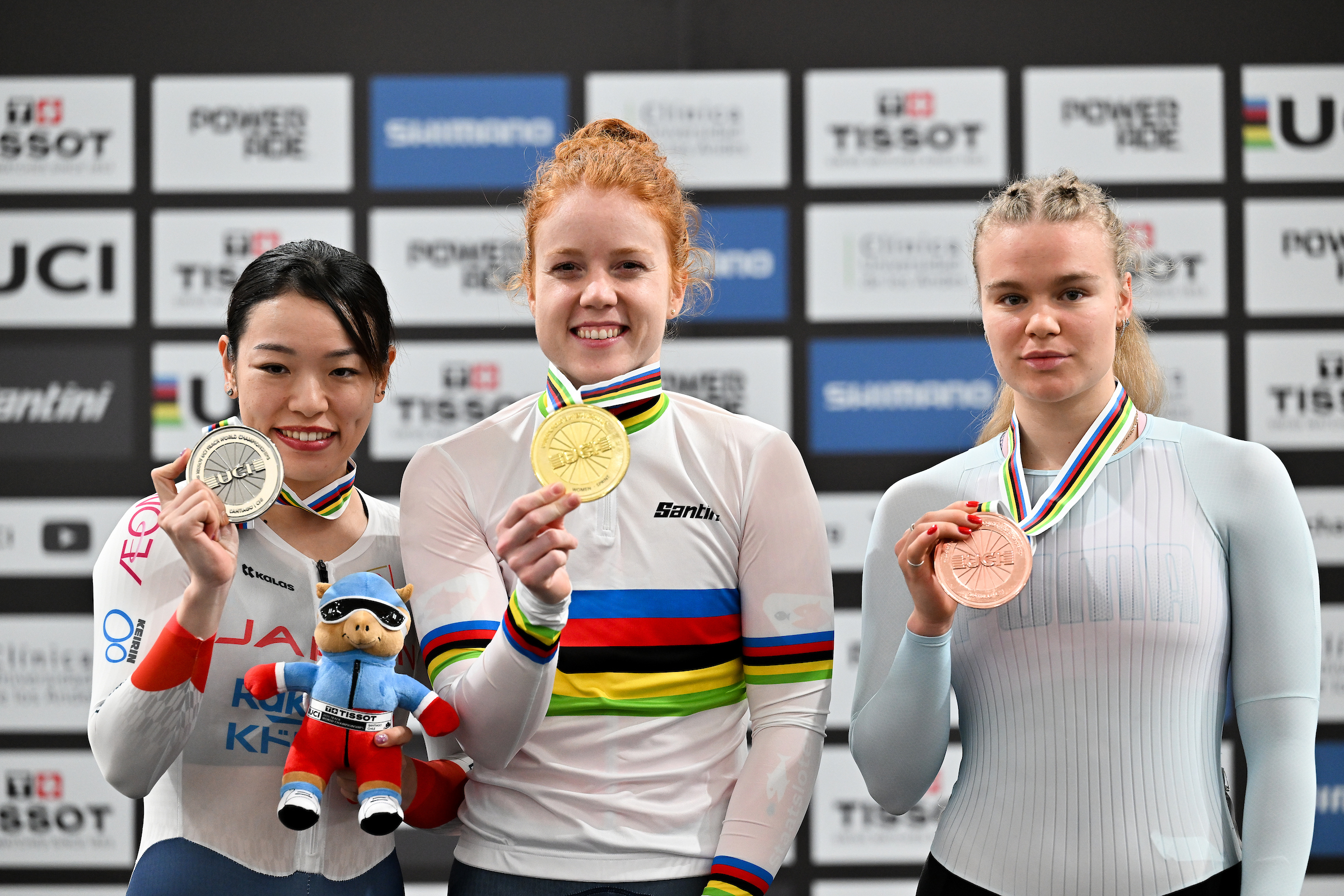 O pódio do Sprint feminino com Mina Sato, Hetty van de Wouw e Alina Lysenko