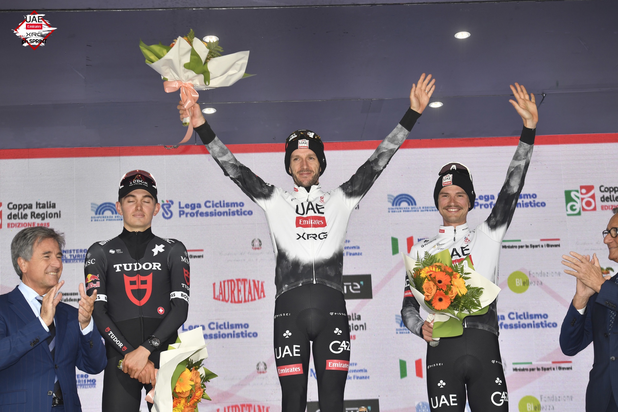 O pódio do Trofeo Tessile & Moda - Valdengo Oropa com Mathys Rondel, Adam Yates e Jay Vine
