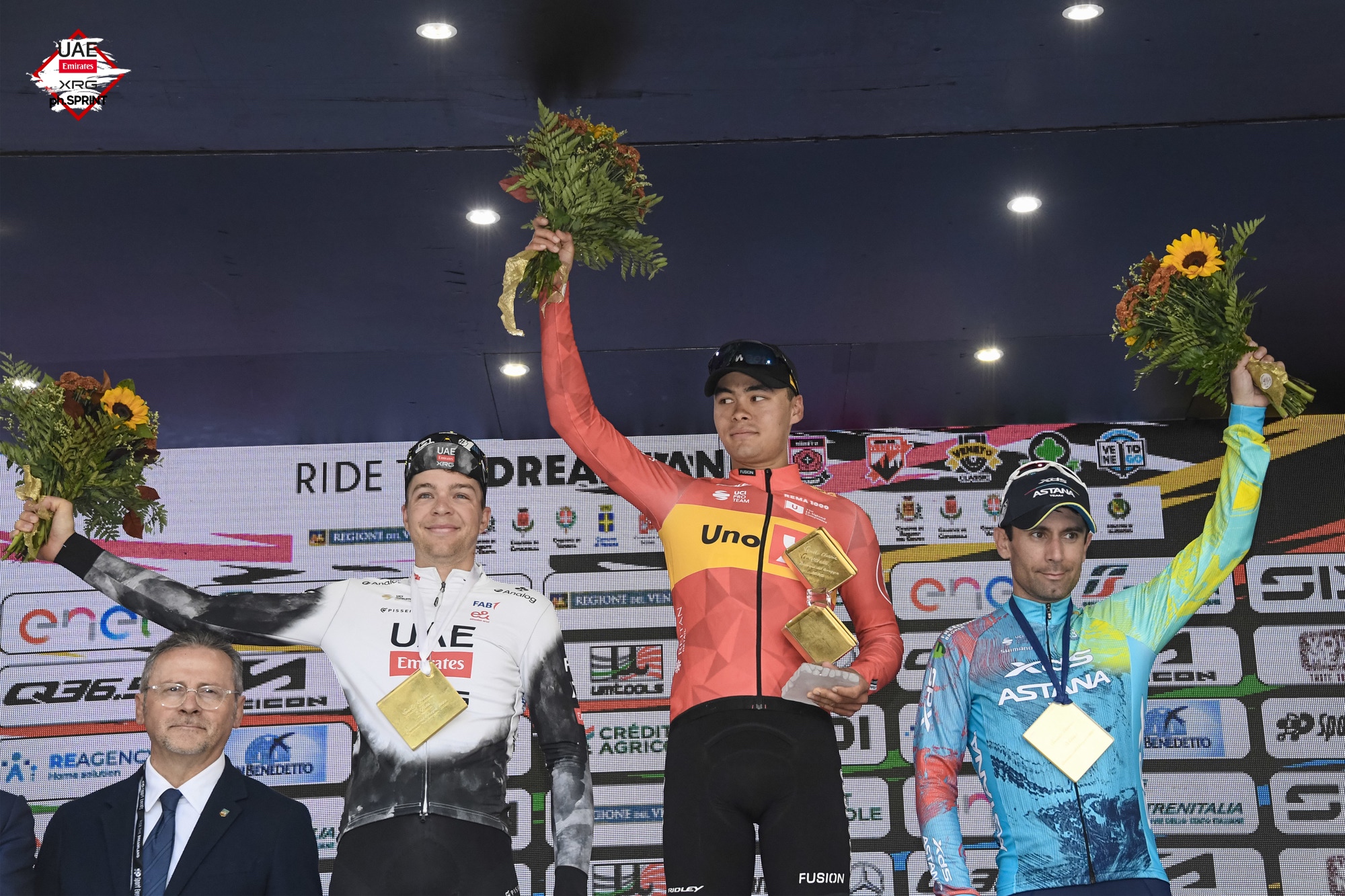 O pódio da Veneto Classic com Florian Vermeersch, Sakarias Loland e Diego Ulissi