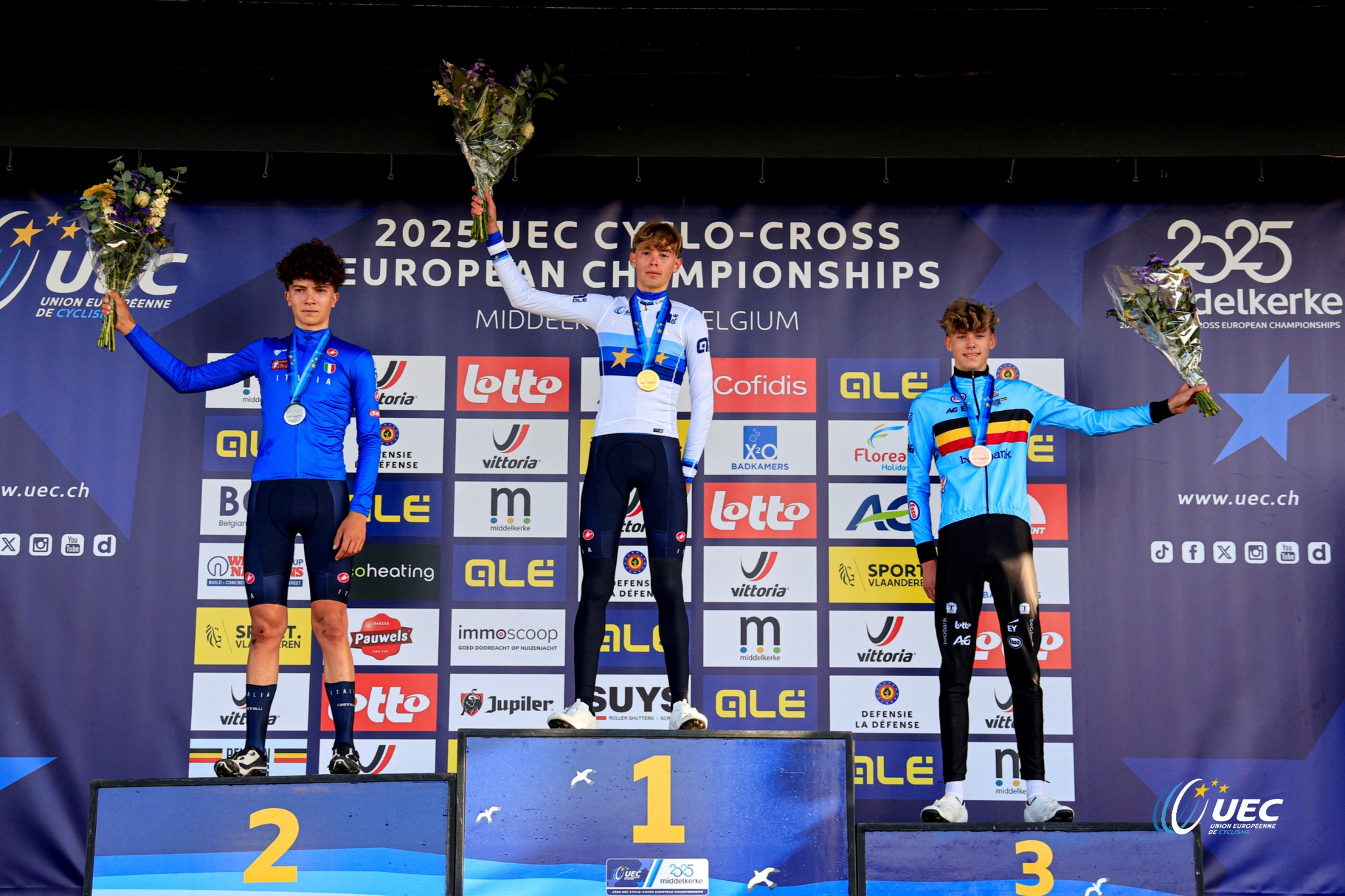 O pódio dos Juniores masculinos nos Campeonatos da Europa de Ciclocrosse com Patrik Rosola, Filippo Grigolini e Giel Lejeune