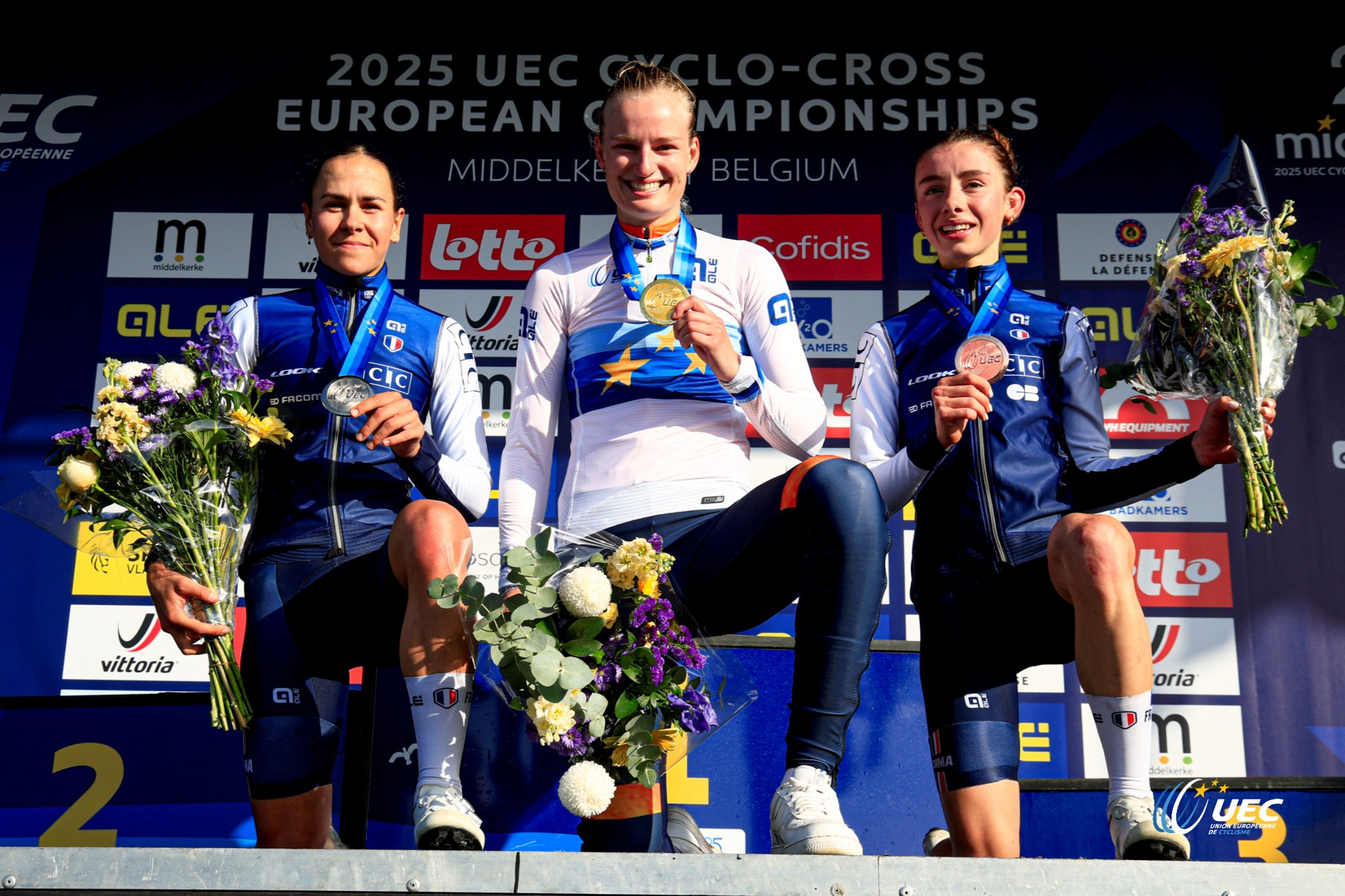 O pódio das Sub-23 femininas nos Campeonatos da Europa de Ciclocrosse com Célia Gery, Leonie Bentveld e Amandine Muller