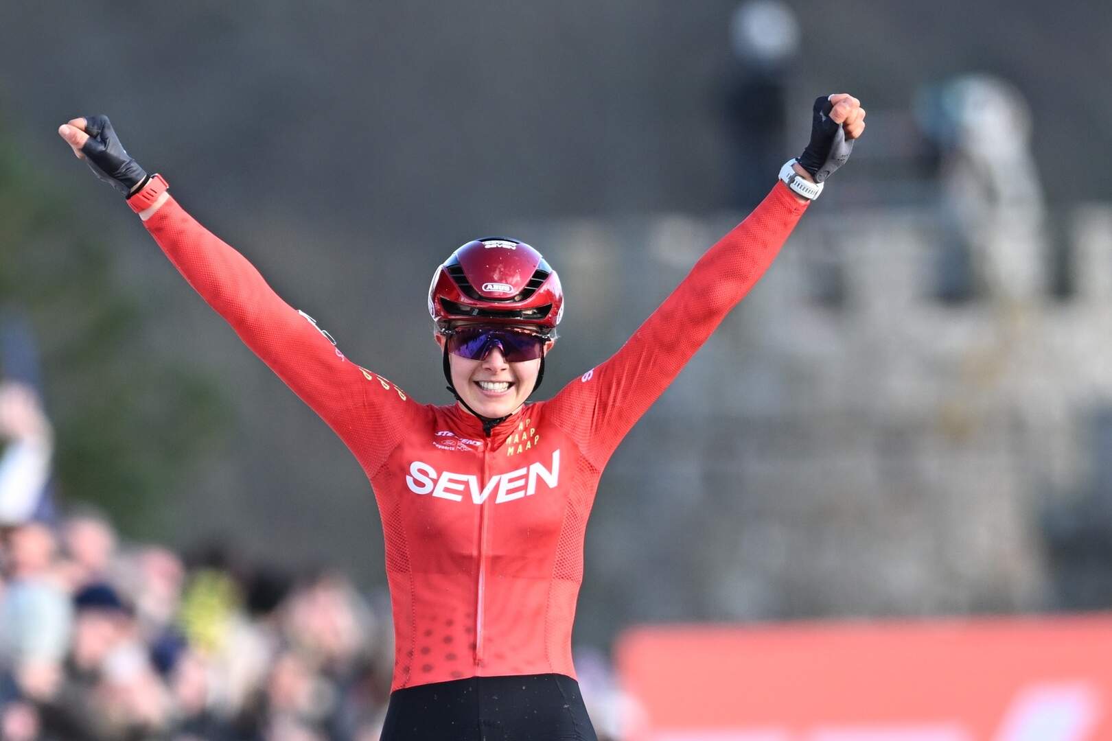 Aniek van Alphen estreia-se na Taça do Mundo de Ciclocrosse em Flamanville!