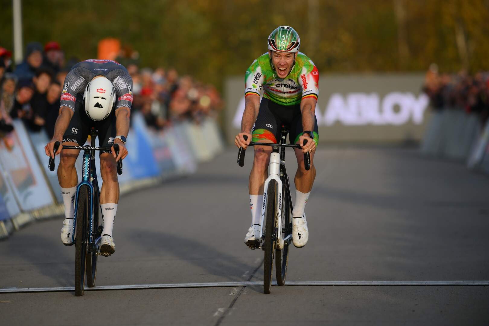 Laurens Sweeck regressa aos triunfos na Telenet SuperPrestige de Niel!