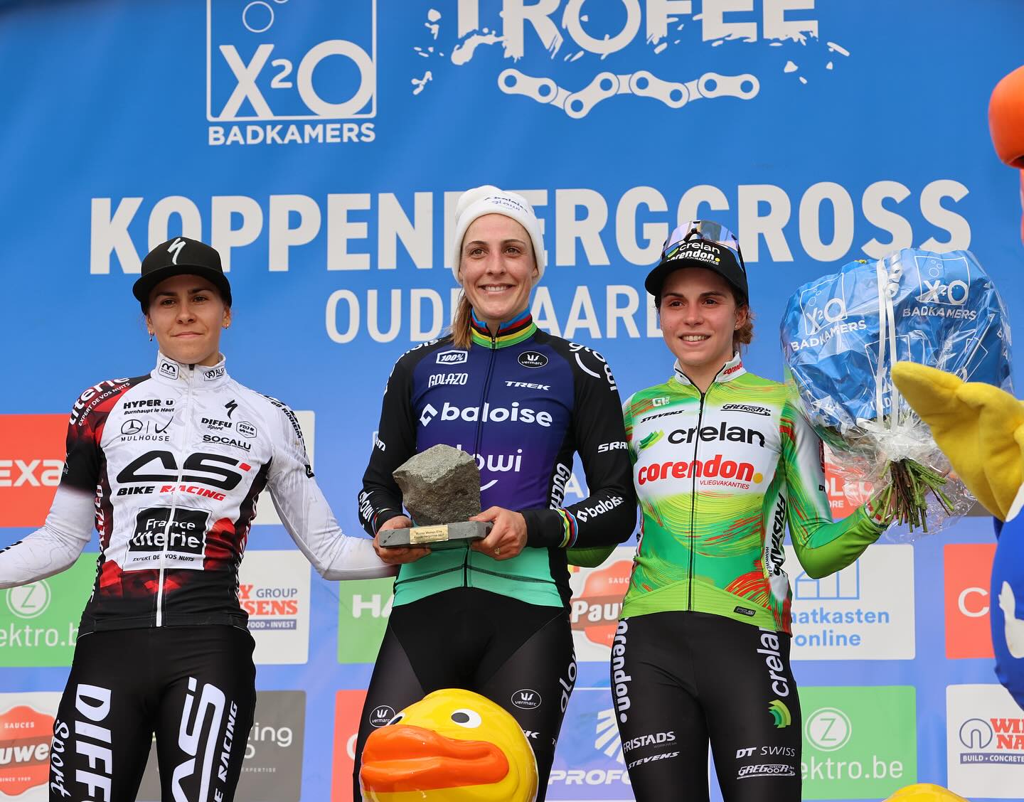 O pódio das elites femininas no X2O Badkamers Trofee de Oudenaarde com Célia Gery, Lucinda Brand e Sara Casasola (Foto: Photopress.be)