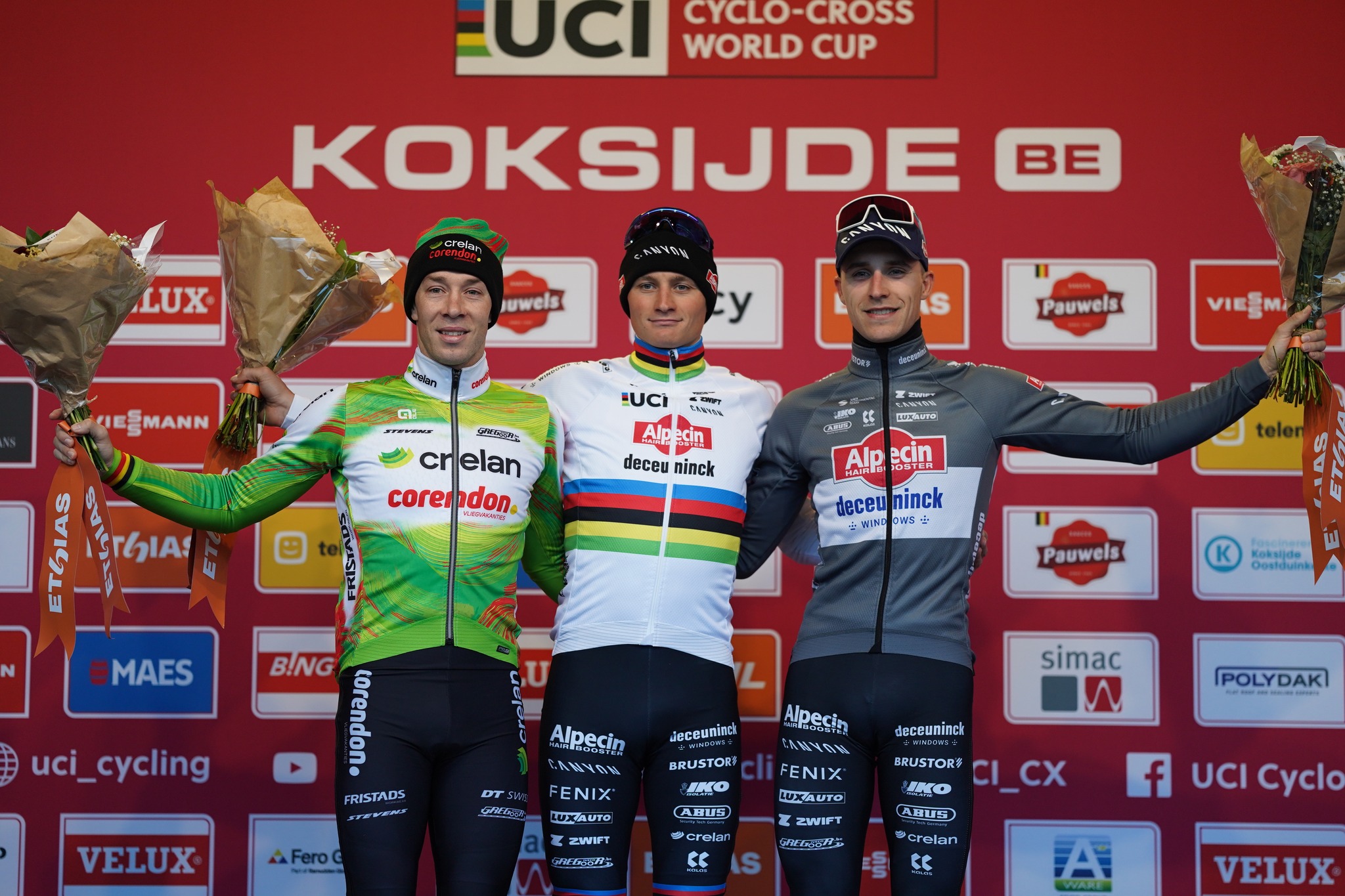 O pódio dos elites masculinos na Taça do Mundo de Koksijde com Laurens Sweeck, Mathieu van der Poel e Niels Vandeputte (Foto: UCI)