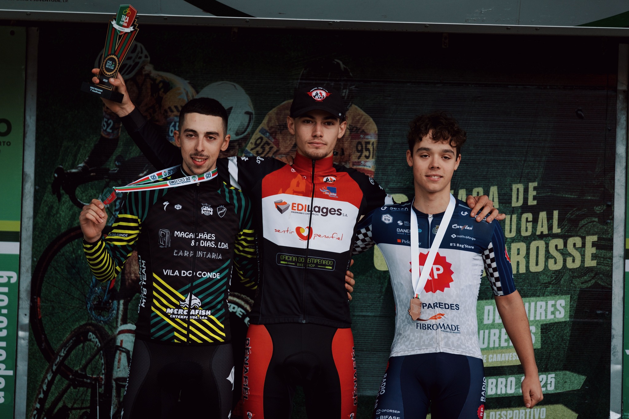 O pódio da Taça de Portugal de Ciclocrosse dos sub-23 masculinos com Rafael Sousa, Tomás Gaspar e Lucas Angélico