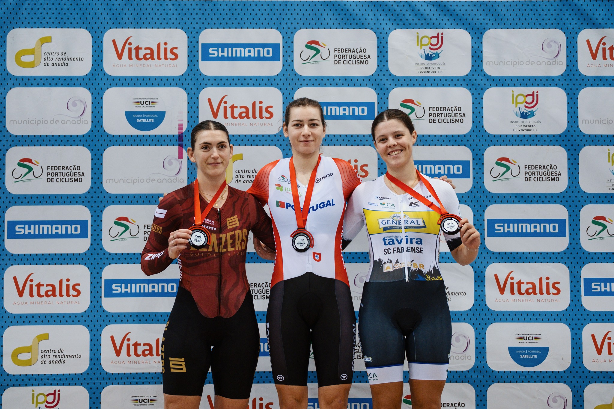 O pódio do Scratch das elites femininas com Alexi Ramirez, Daniela Campos e Patrícia Duarte