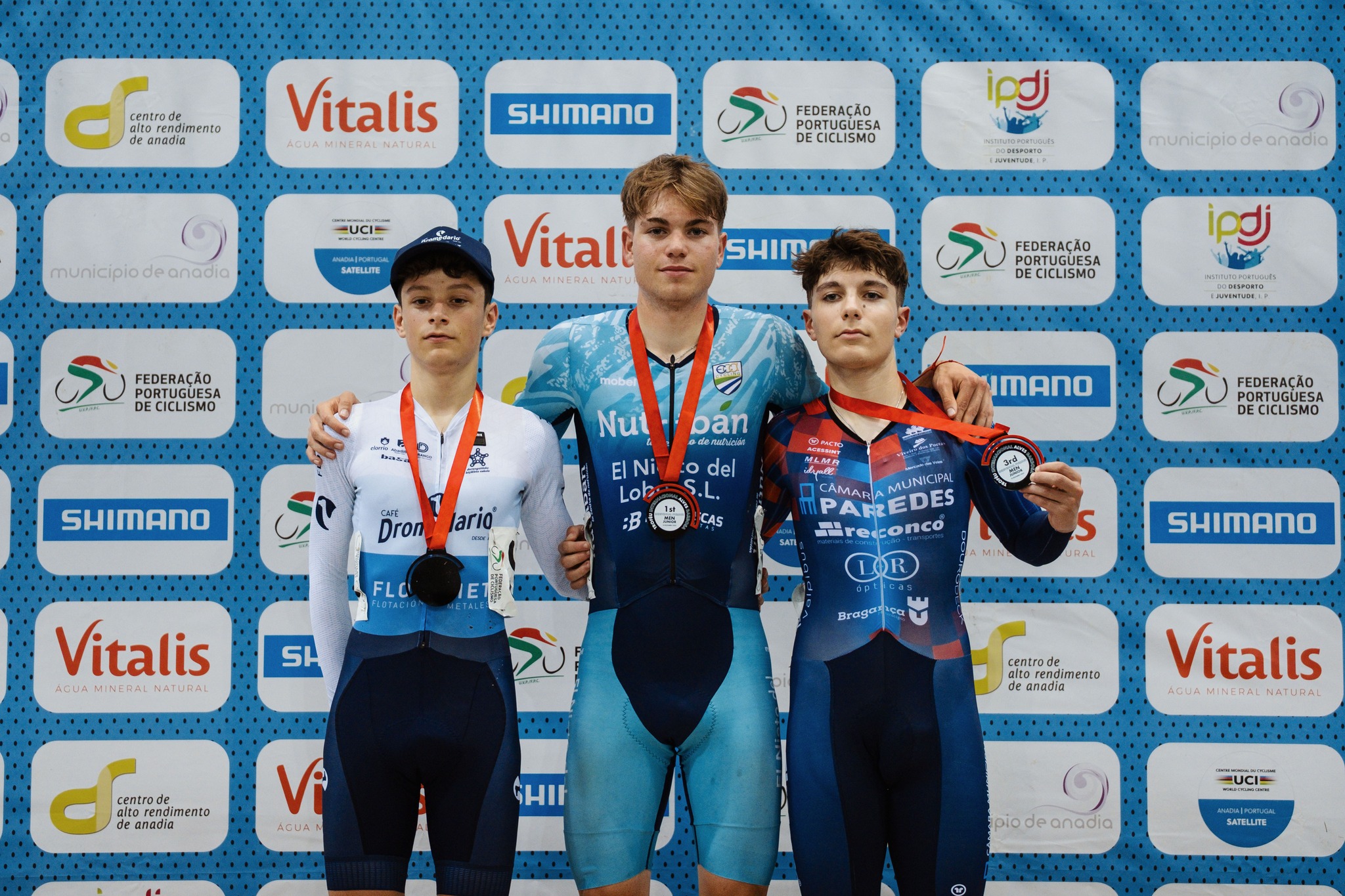 O pódio da Perseguição Individual dos Juniores masculinos com Axular Aldazabal, Alejandro Cervantes e João Silva