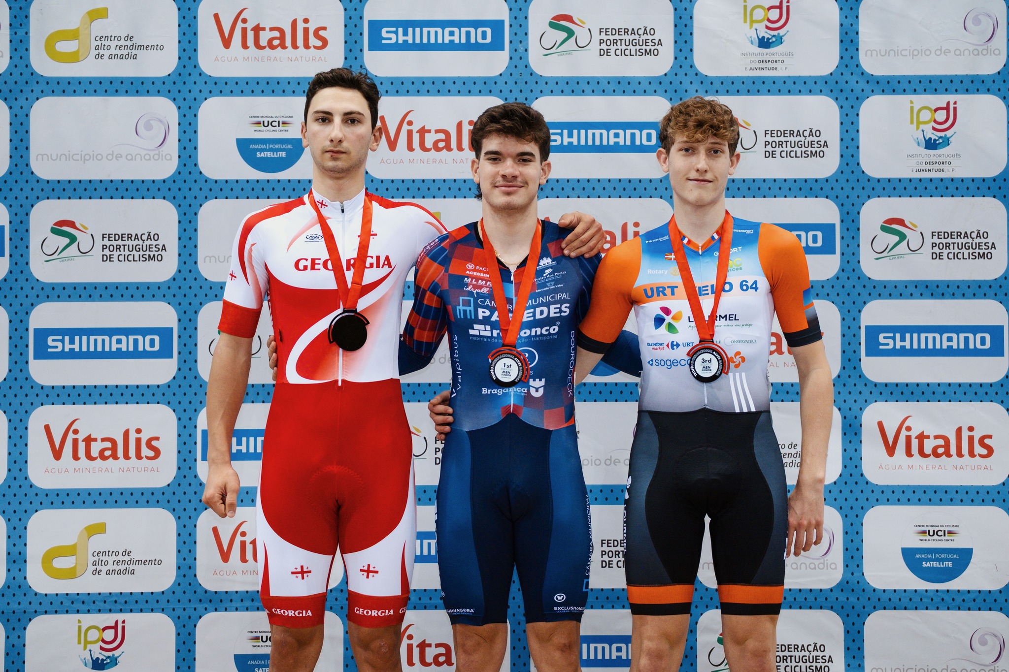 O pódio do Scratch dos Juniores masculinos com Mikheili Khutchua, José Paiva e Louca Maisonneuve