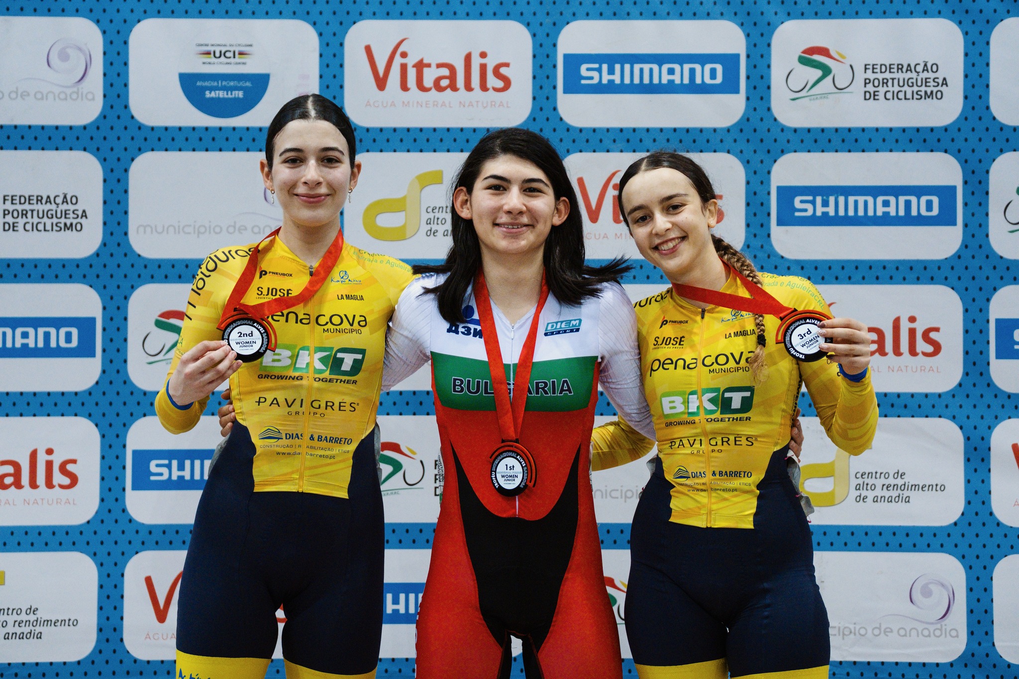 O pódio da Perseguição Individual das juniores femininas com Emília Baia, Jessika Chan e Bruna Gonçalves