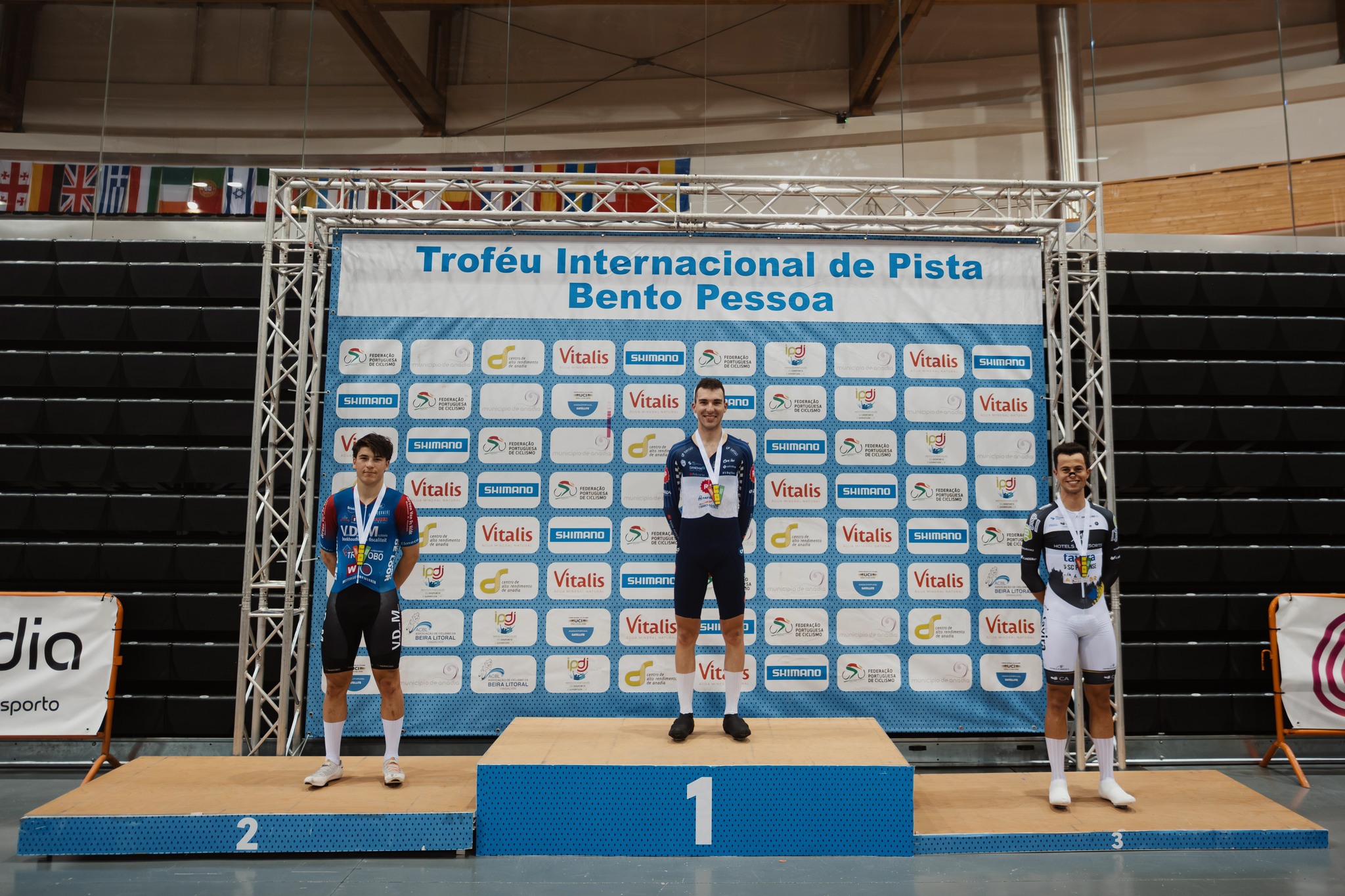 O pódio do Scratch dos elites masculinos com Mateo Duque, Daniel Dias e Miguel Salgueiro