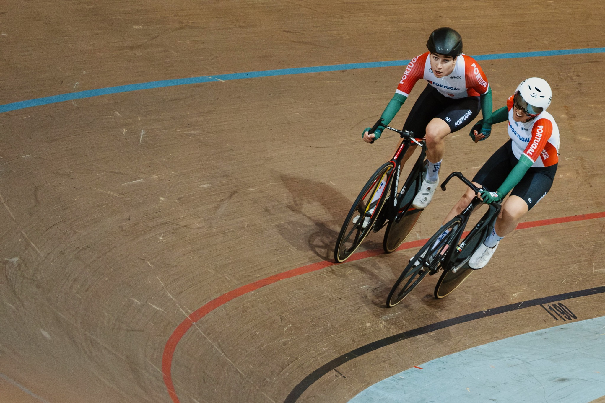 Daniela Campos e Beatriz Roxo fizeram também brilhar as cores de Portugal no Madison feminino