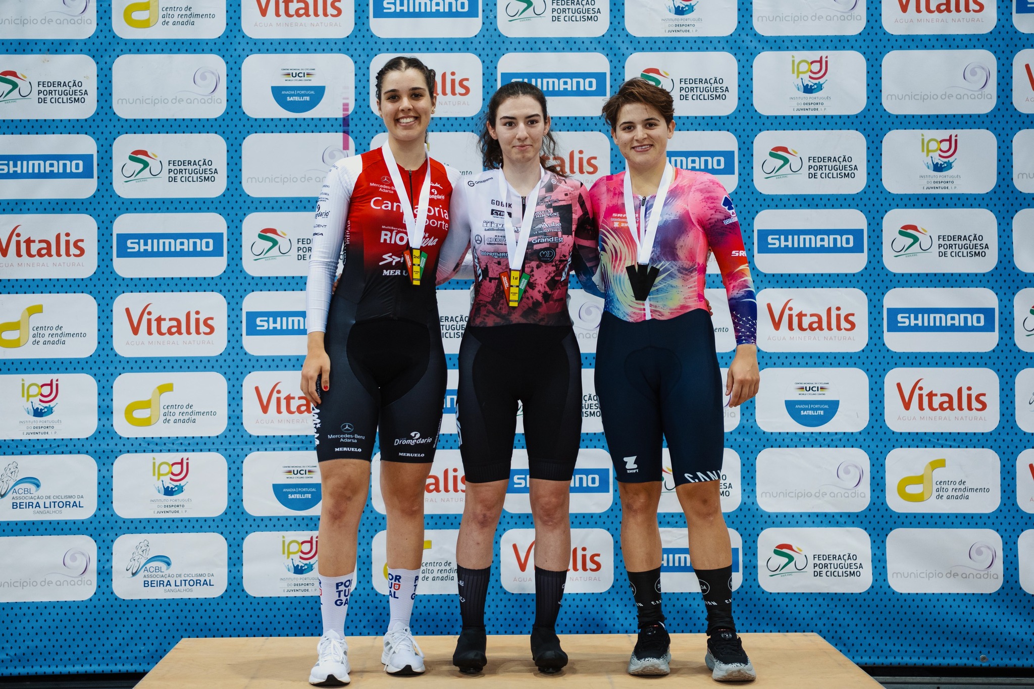 O pódio da Corrida por Pontos das Elites femininas com Beatriz Roxo, Melanie Dupin e Maria Martins