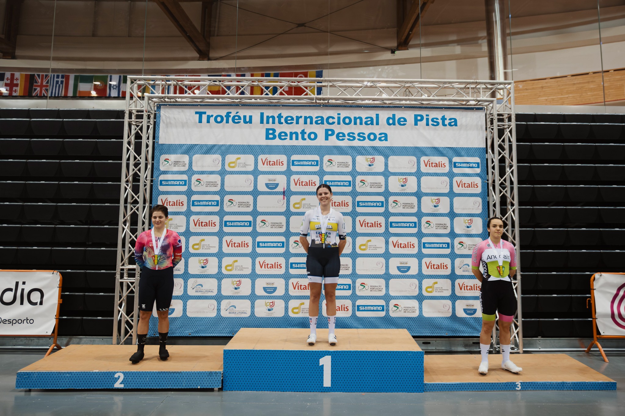 O pódio do Scratch das elites femininas com Maria Martins, Patrícia Duarte e Izaro Etxarri