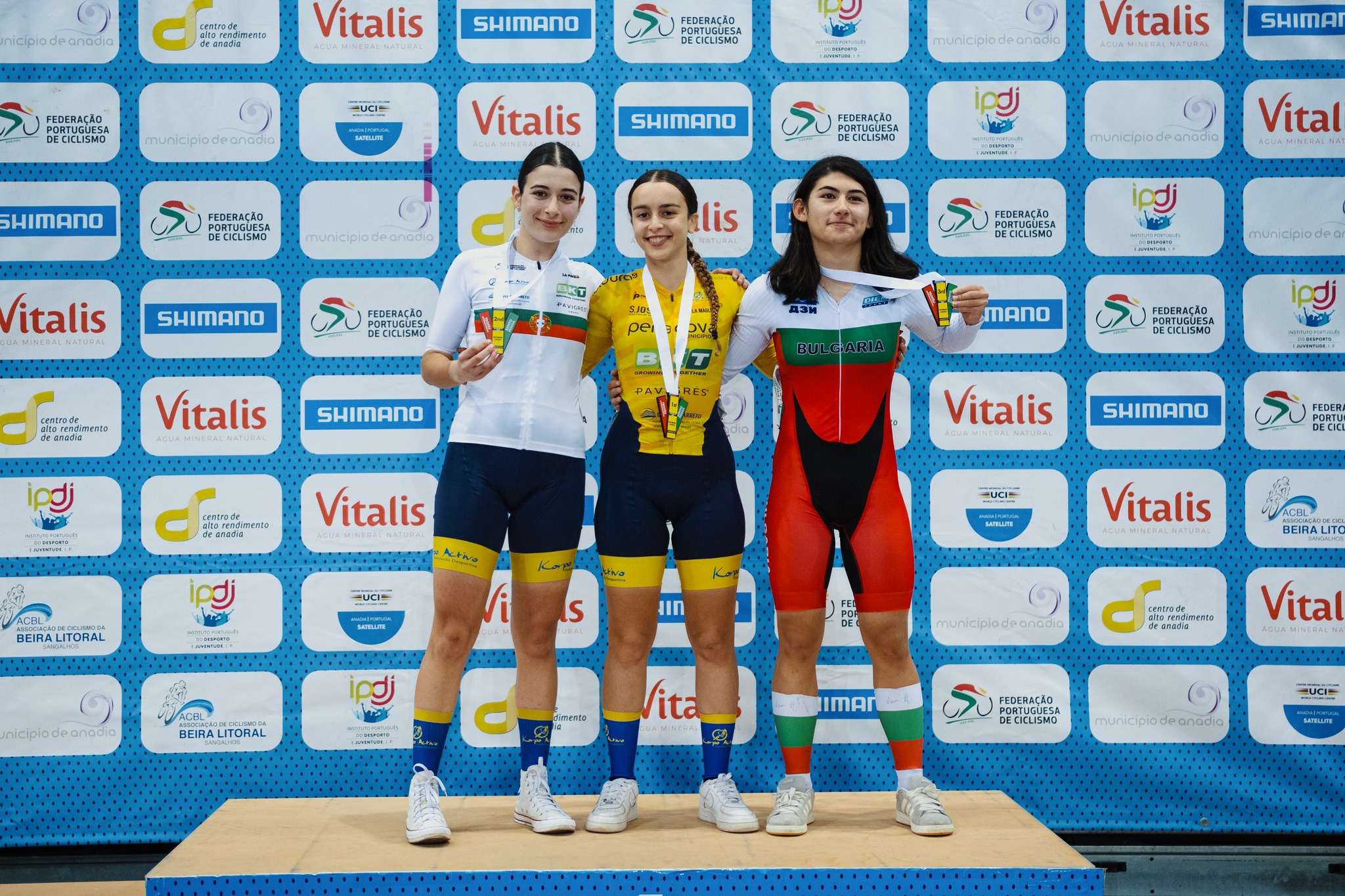 O pódio da Eliminação das Juniores femininas com Emília Baía, Bruna Gonçalves e Jessika Chan