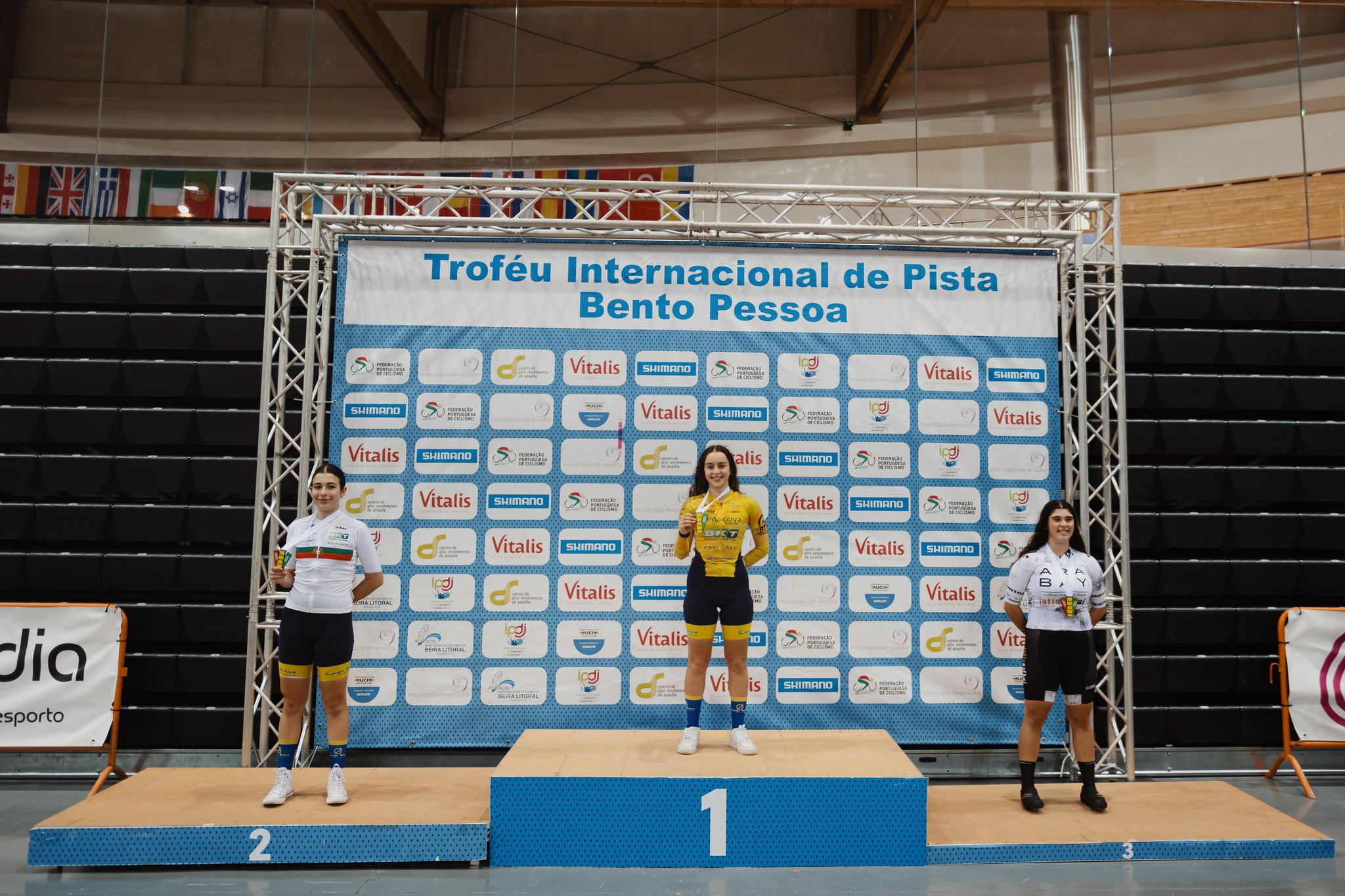 O pódio do Scratch das Juniores femininas com Emília Baía, Bruna Gonçalves e Maria Ginard