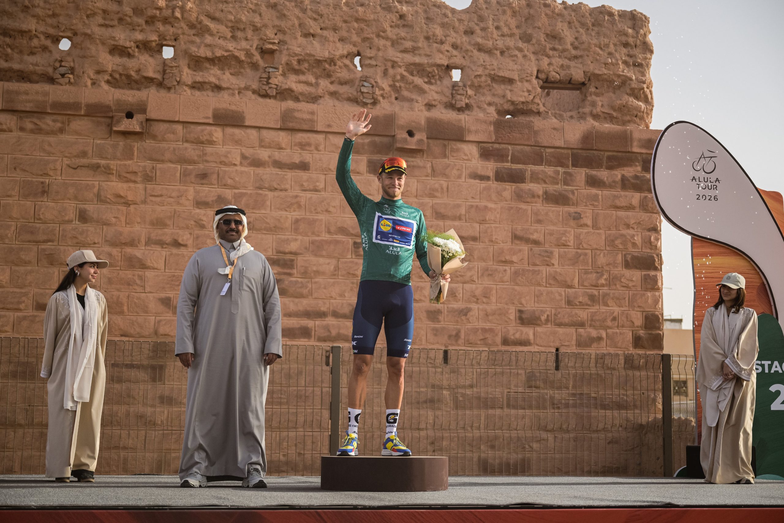 Jonathan Milan segue o camisola verde do AlUla Tour