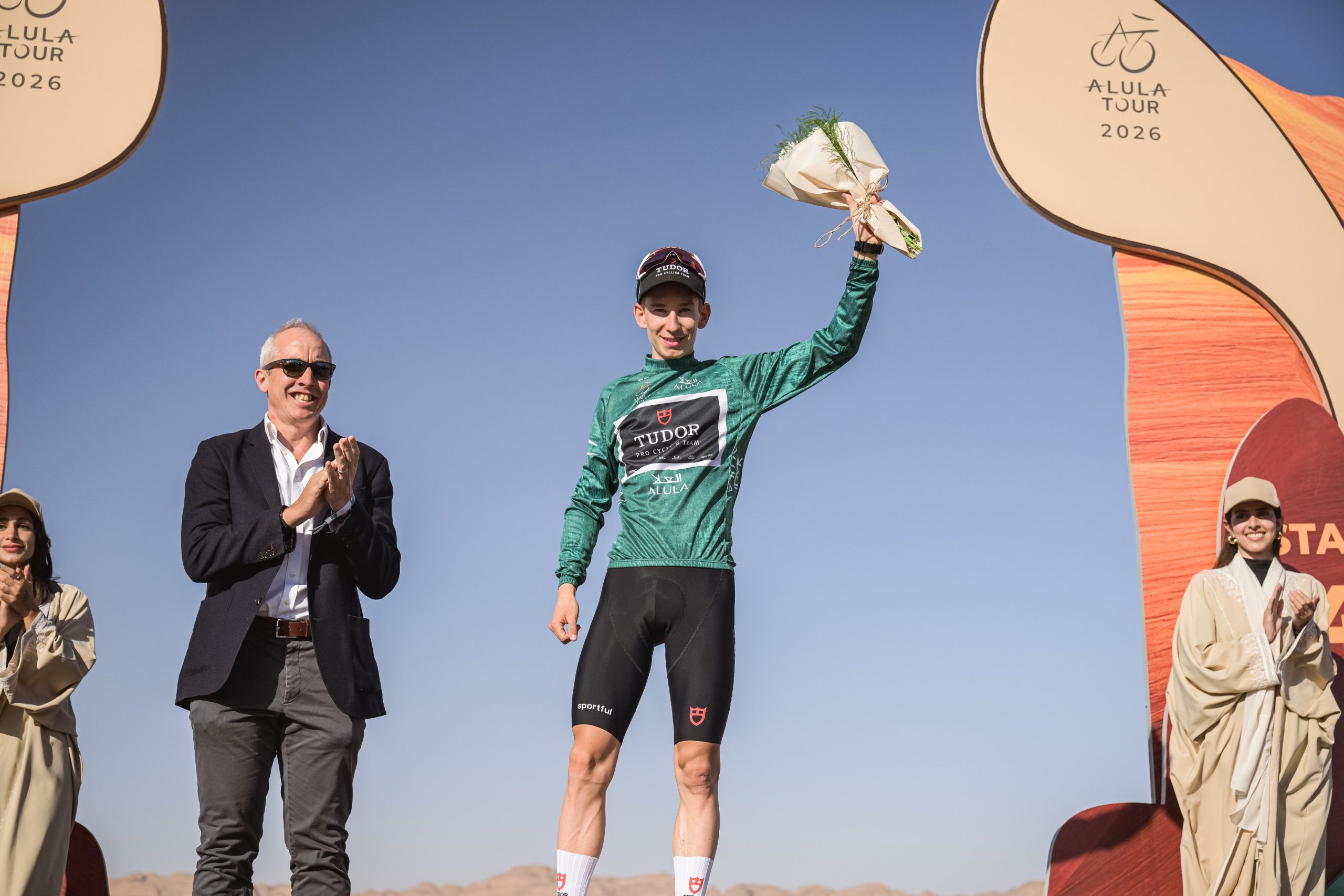 Yannis Voisard segue o camisola verde do AlUla Tour